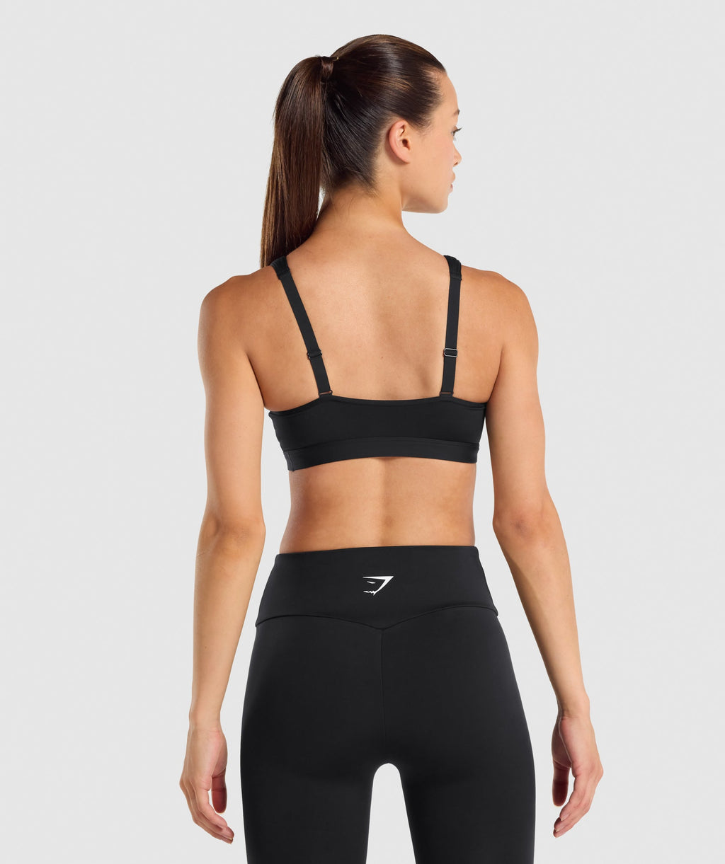 gymshark-scoop-neck-sports-bra-black-ss22
