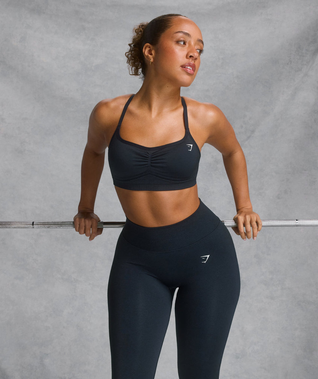 gymshark-lift-seamless-sports-bra-midnight-blue-black-marl-ss25