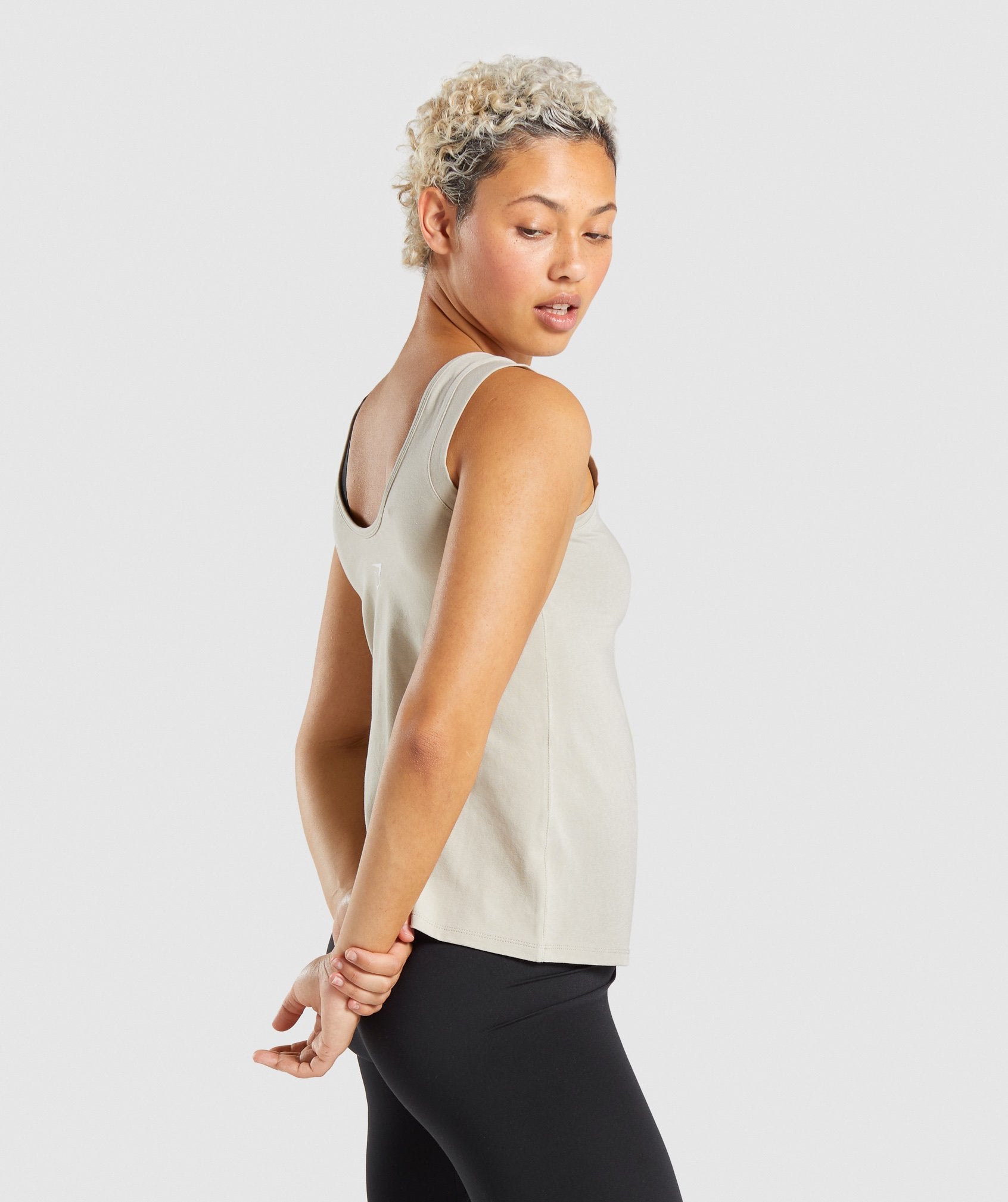 gymshark-strobe-graphic-tank-grey