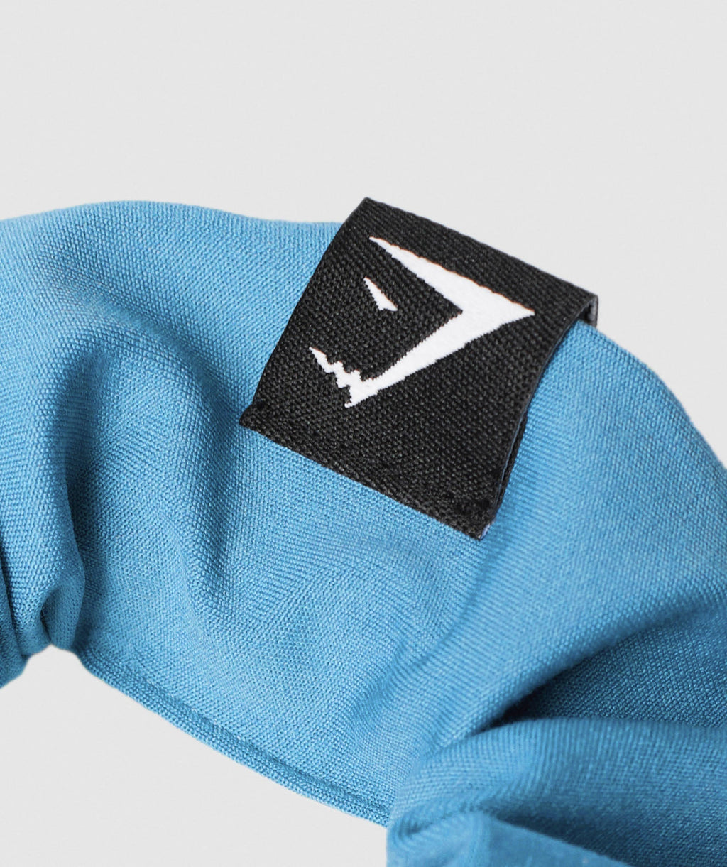 gymshark-scrunchies-3pk-pearl-blue-coastal-blue-white