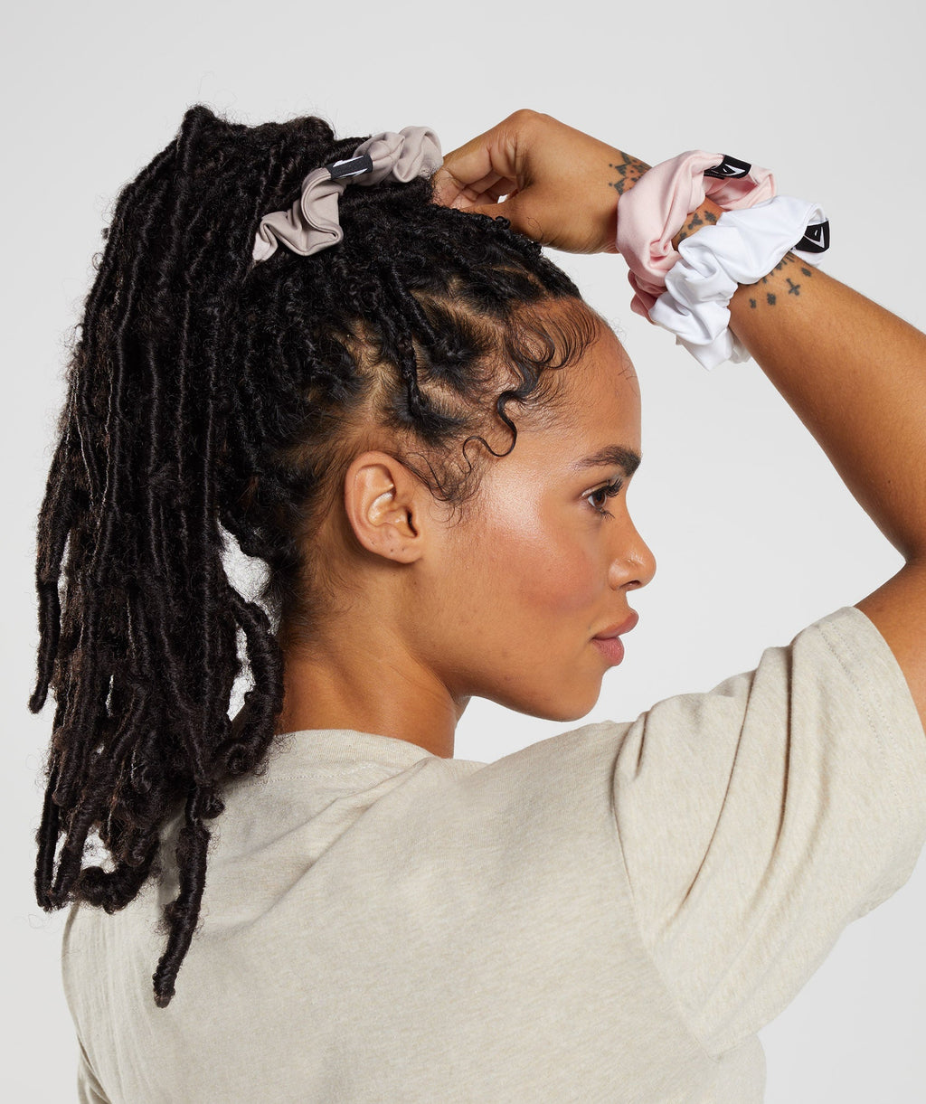 gymshark-scrunchies-3pk-white-blush-pink-misty-pink-ss23
