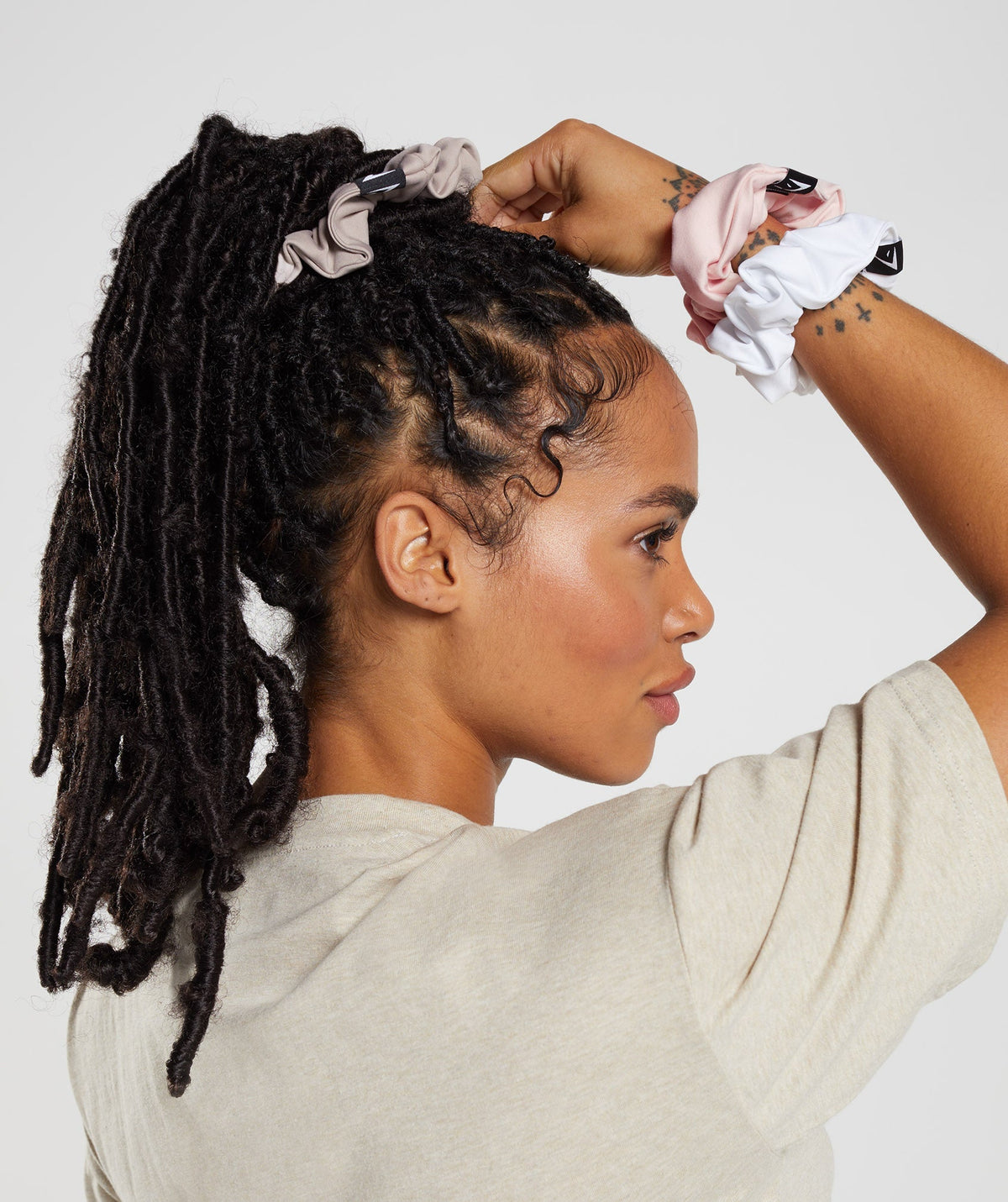 gymshark-scrunchies-3pk-white-blush-pink-misty-pink-ss23
