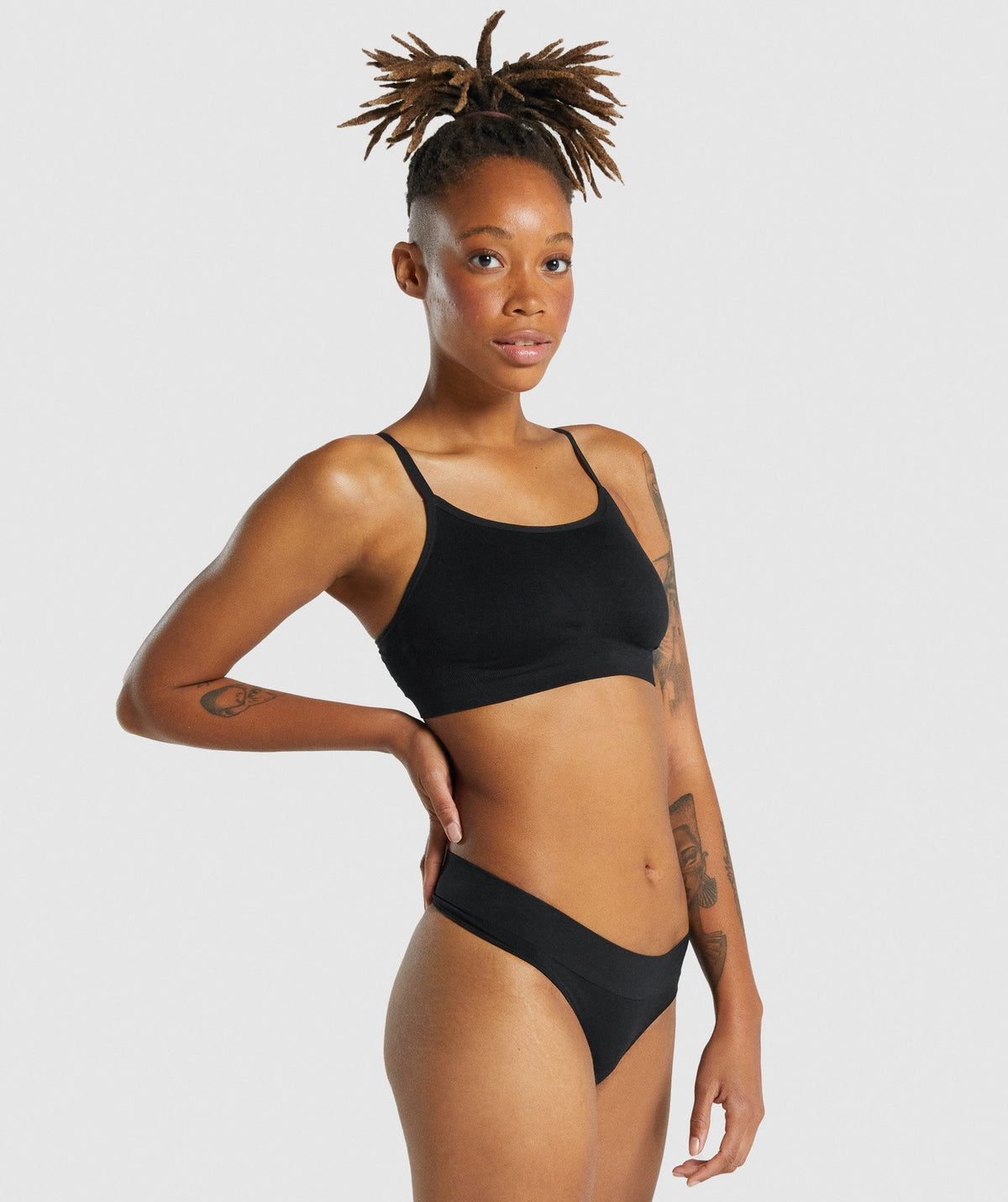 gymshark-seamless-high-neck-bralette-black-aw21