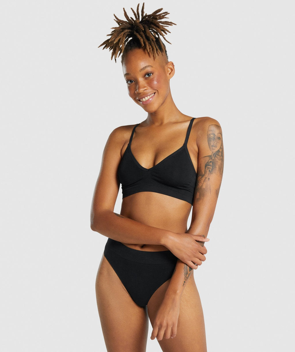 gymshark-seamless-low-neck-bralette-black-aw21