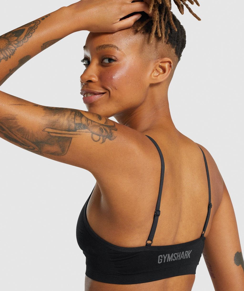 gymshark-seamless-low-neck-bralette-black-aw21