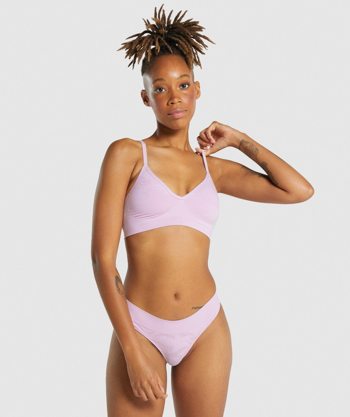 gymshark-seamless-low-neck-bralette-light-pink-aw21