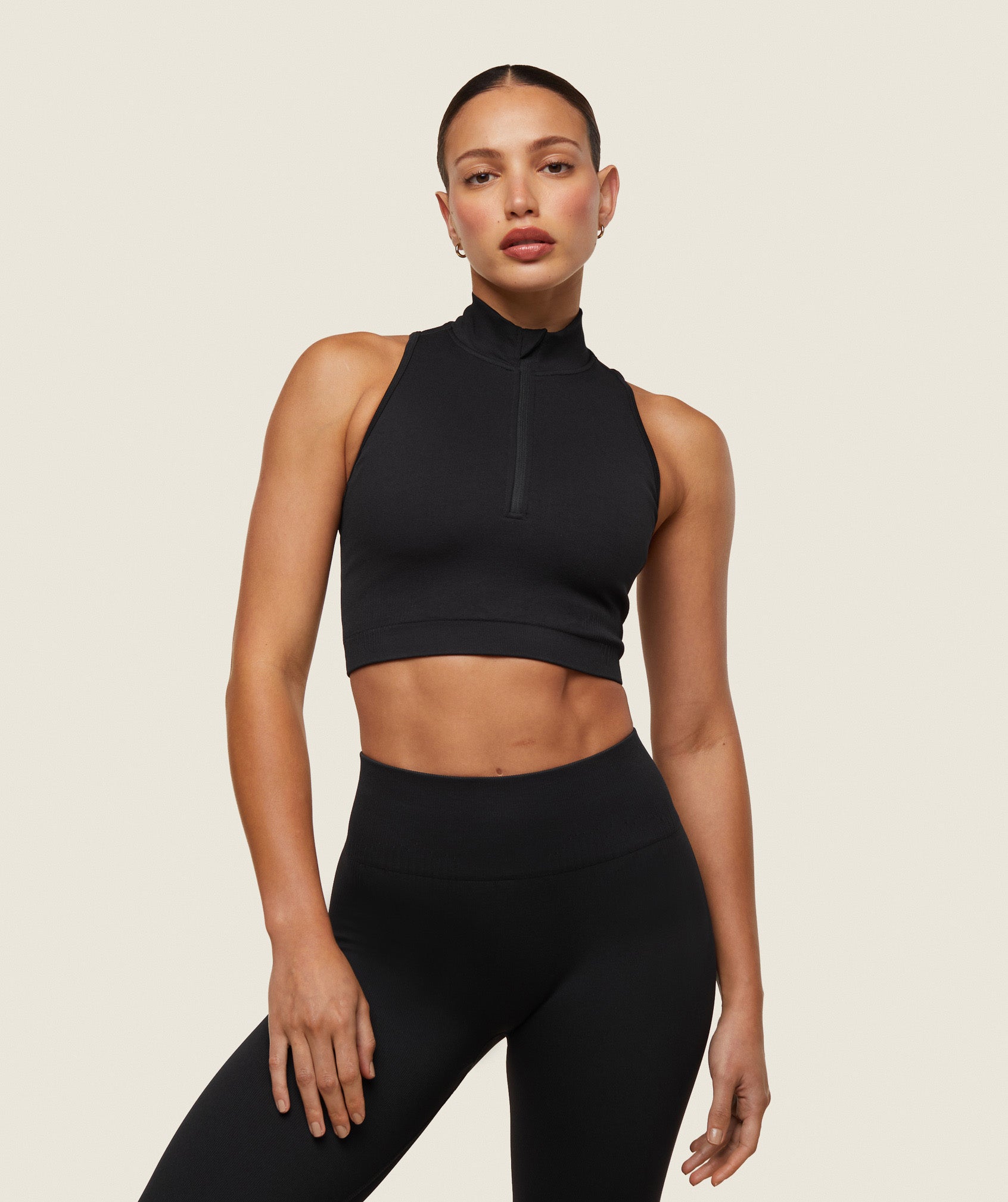 gymshark-everywear-seamless-sleeveless-turtleneck-black-ss24