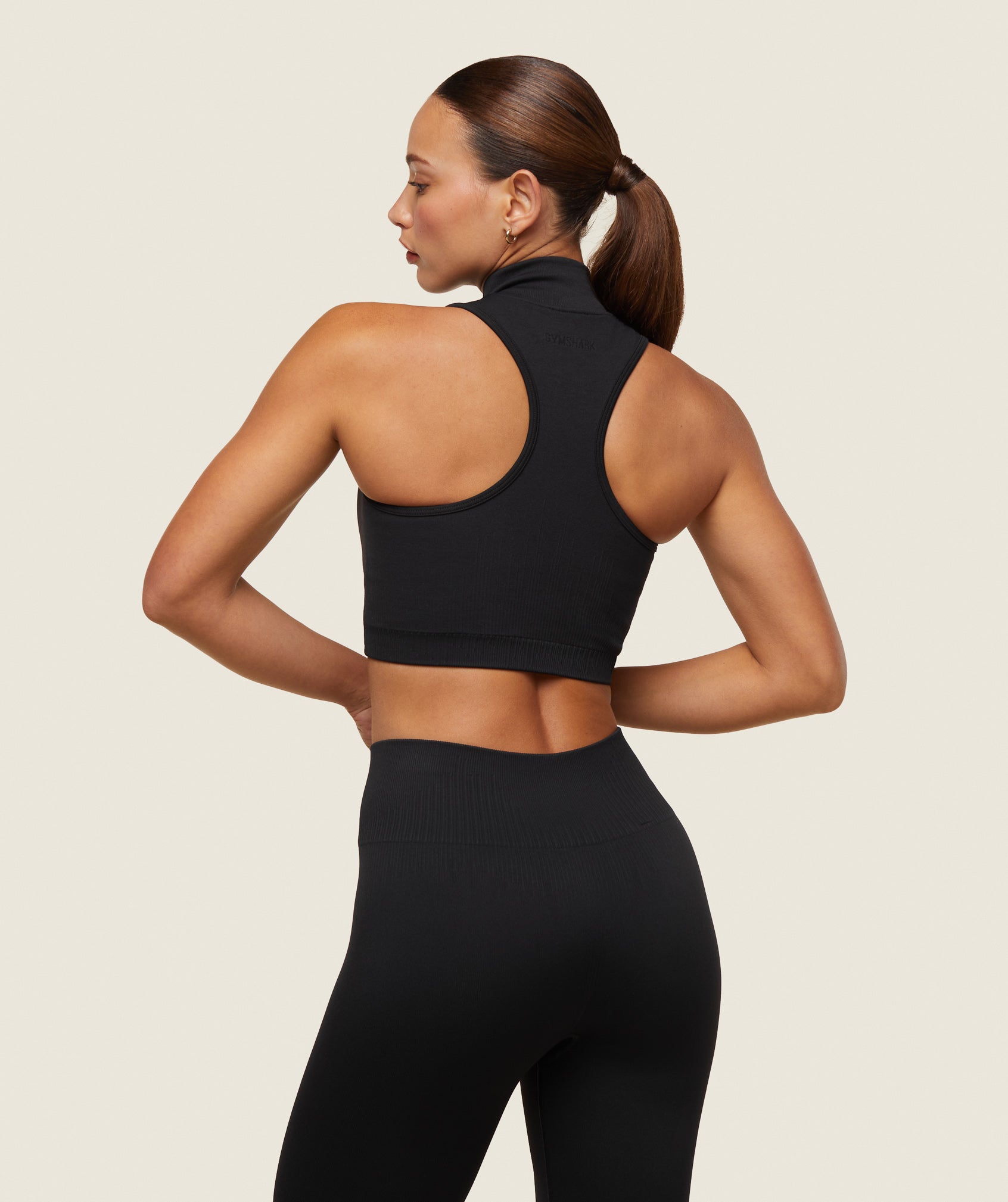 gymshark-everywear-seamless-sleeveless-turtleneck-black-ss24
