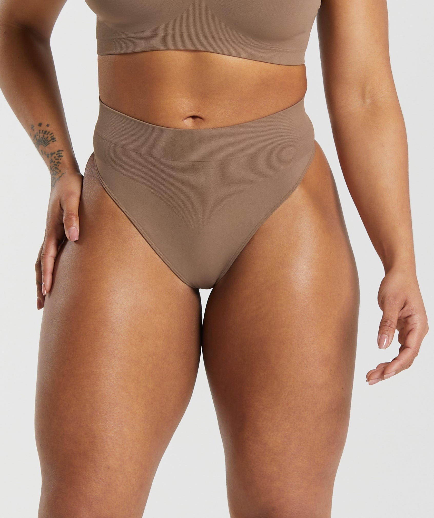 gymshark-seamless-high-waisted-thong-soul-brown-aw24