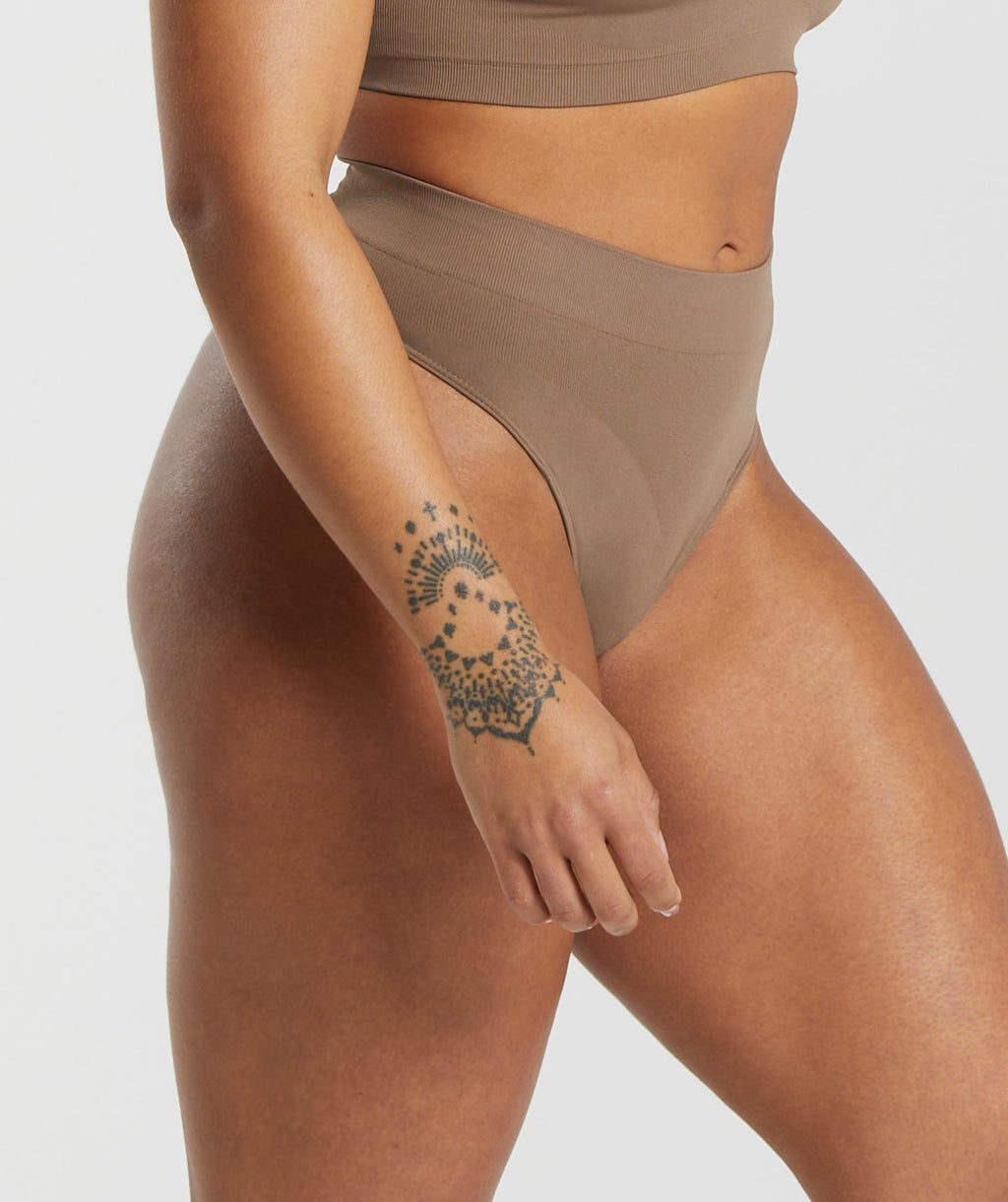 gymshark-seamless-high-waisted-thong-soul-brown-aw24