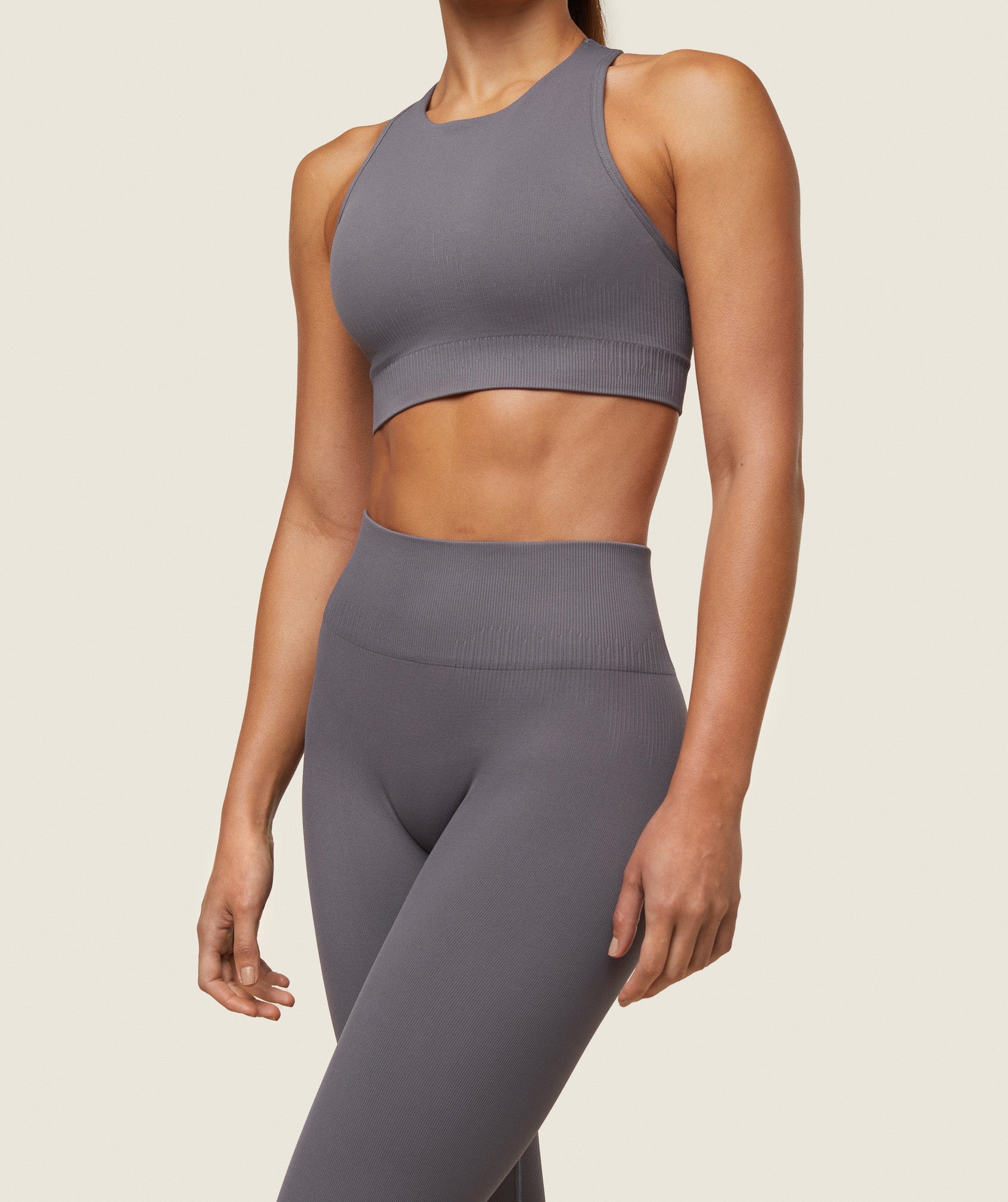 gymshark-everywear-seamless-sports-bra-brushed-grey-ss24