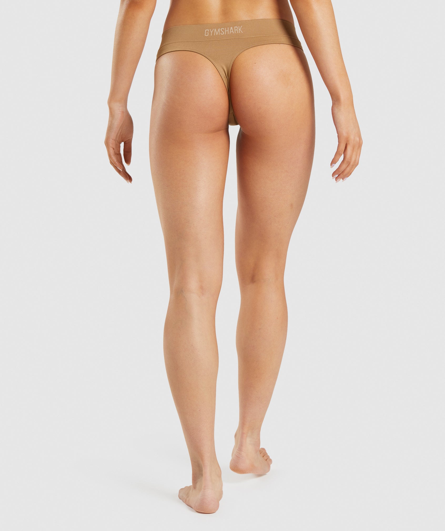 gymshark-seamless-low-rise-thong-golden-light-brown-ss22