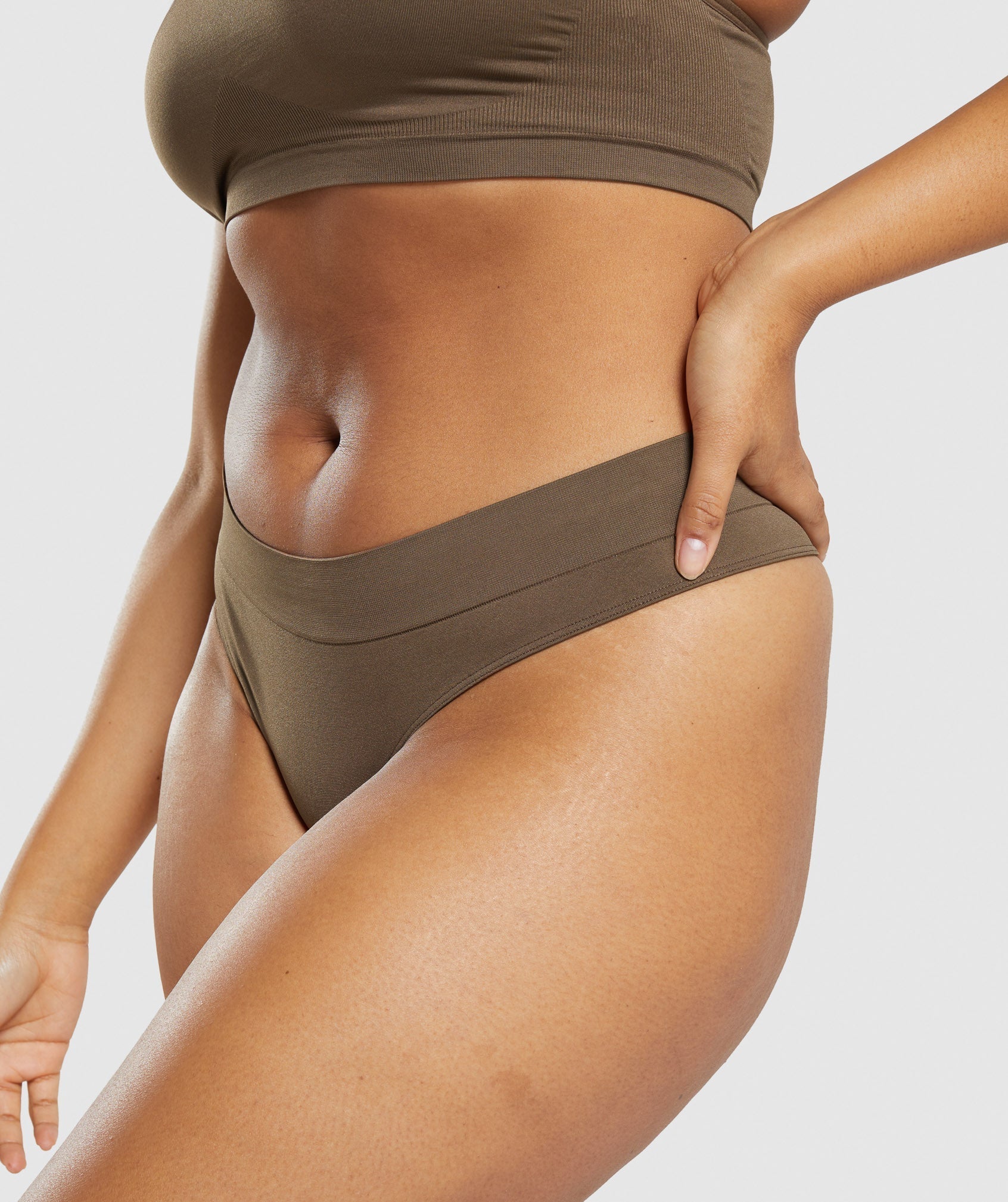 gymshark-seamless-low-rise-thong-walnut-brown-ss22