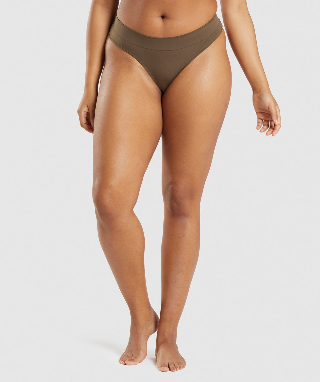 gymshark-seamless-low-rise-thong-walnut-brown-ss22