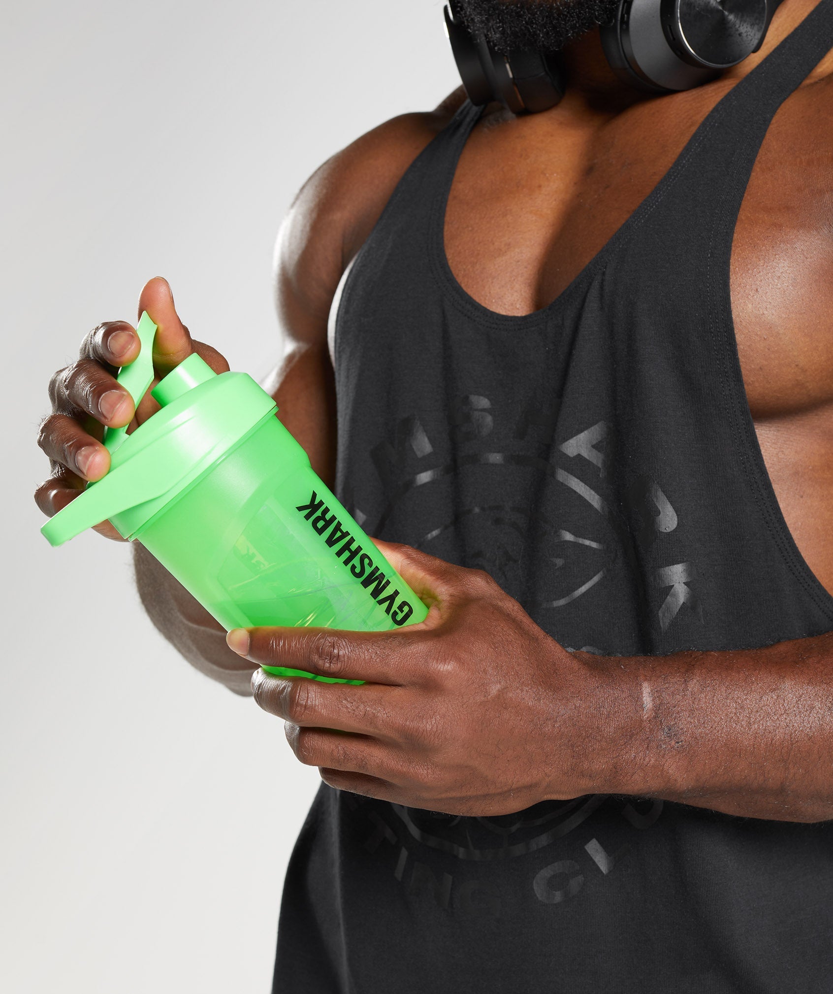 gymshark-shaker-bottle-reactive-green-aw22