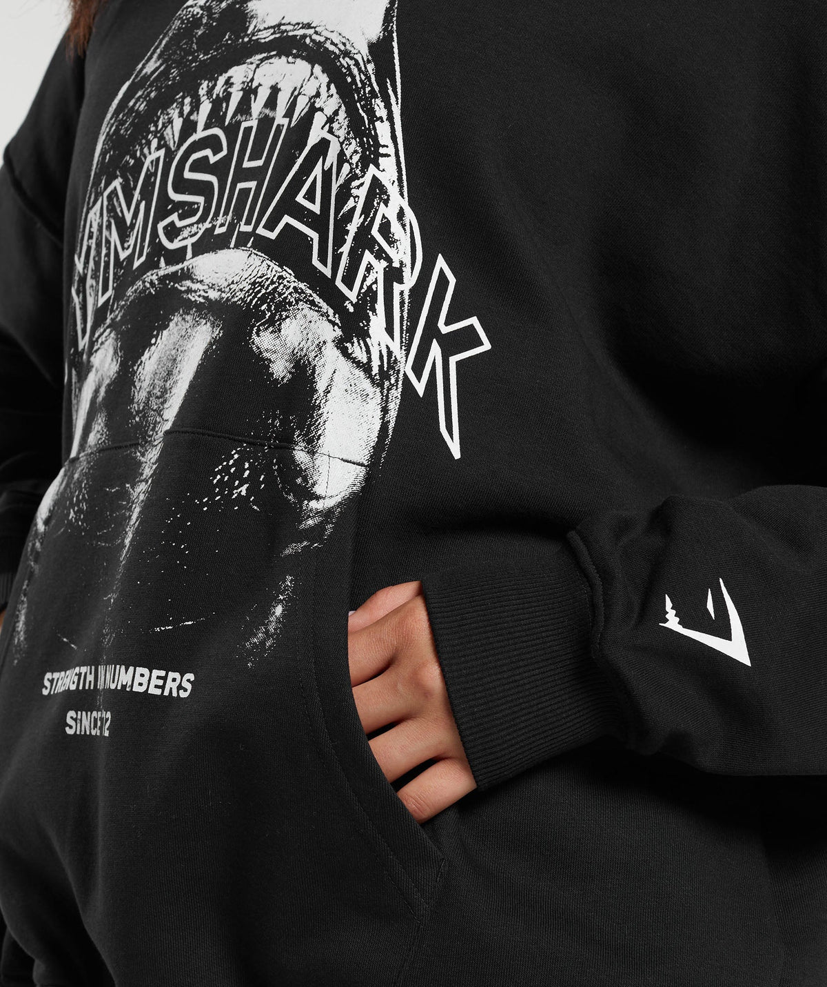 gymshark-shark-attack-oversized-hoodie-black-aw23