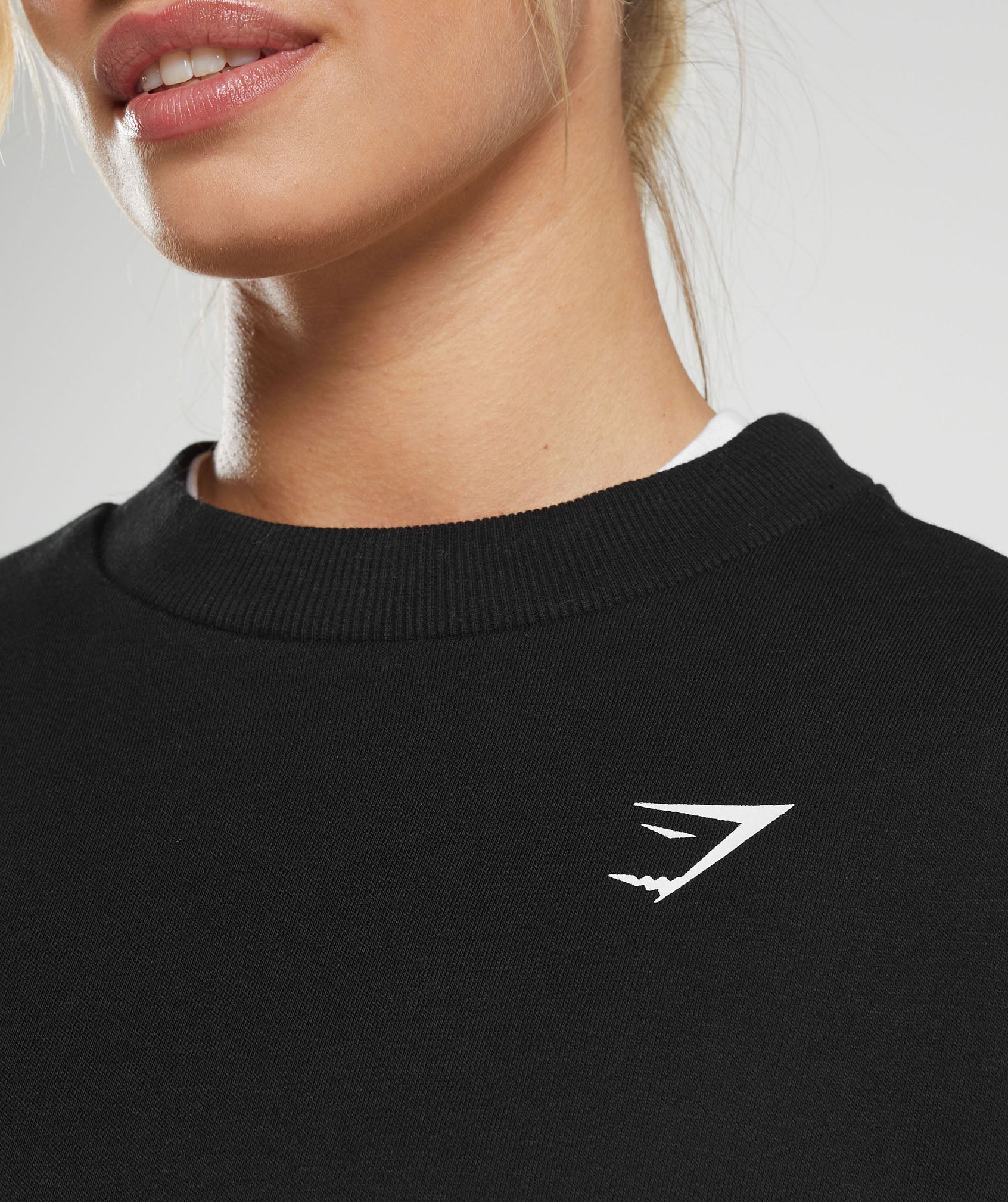 gymshark-shark-attack-oversized-sweatshirt-black-aw23