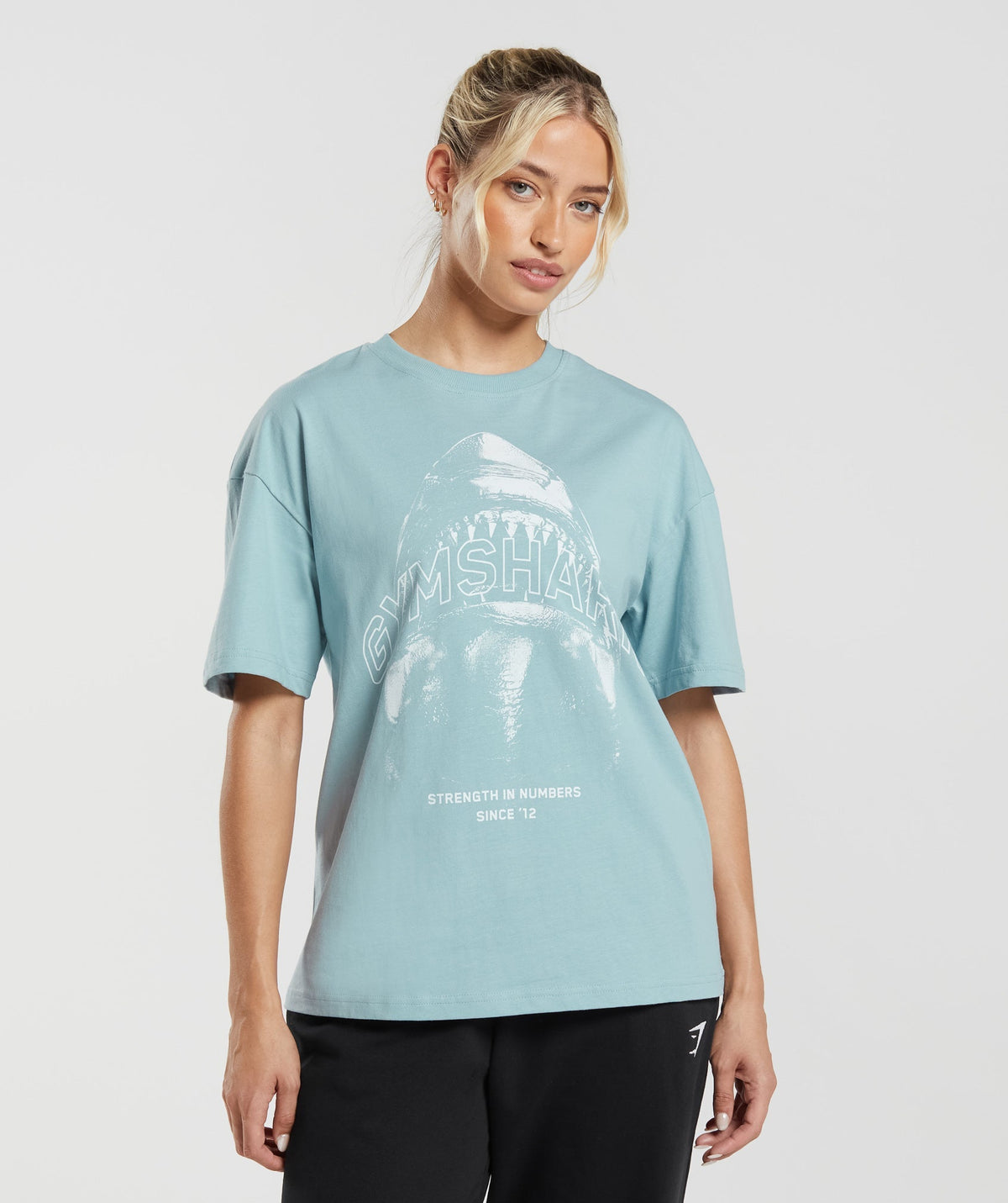 gymshark-shark-attack-oversized-t-shirt-blue-aw23