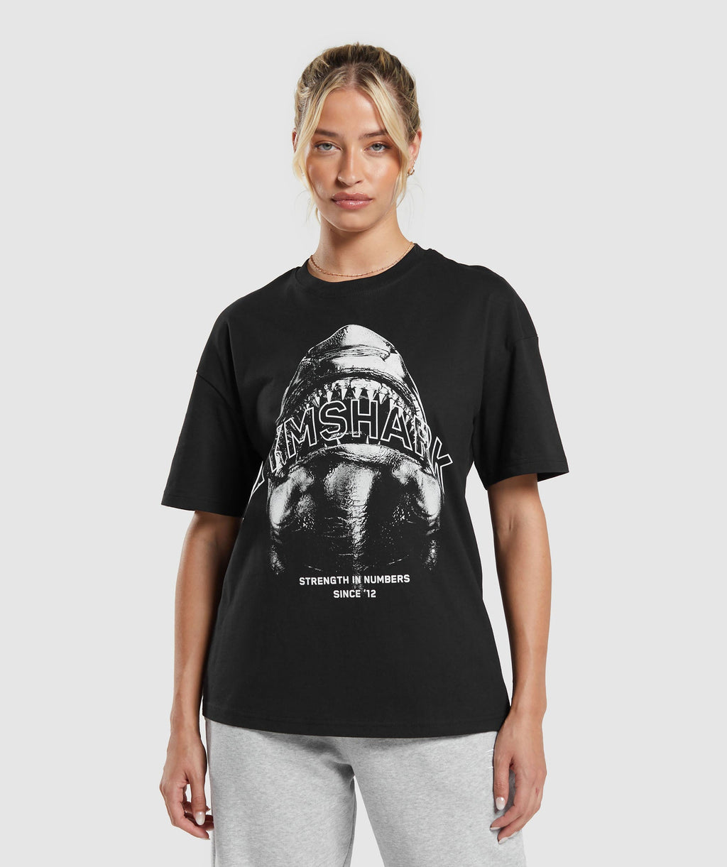 gymshark-shark-attack-oversized-t-shirt-black-aw23