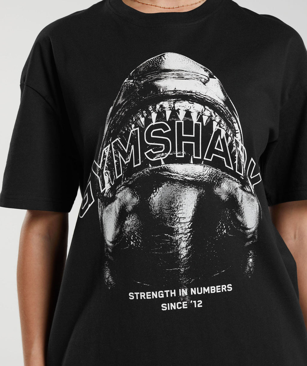 gymshark-shark-attack-oversized-t-shirt-black-aw23