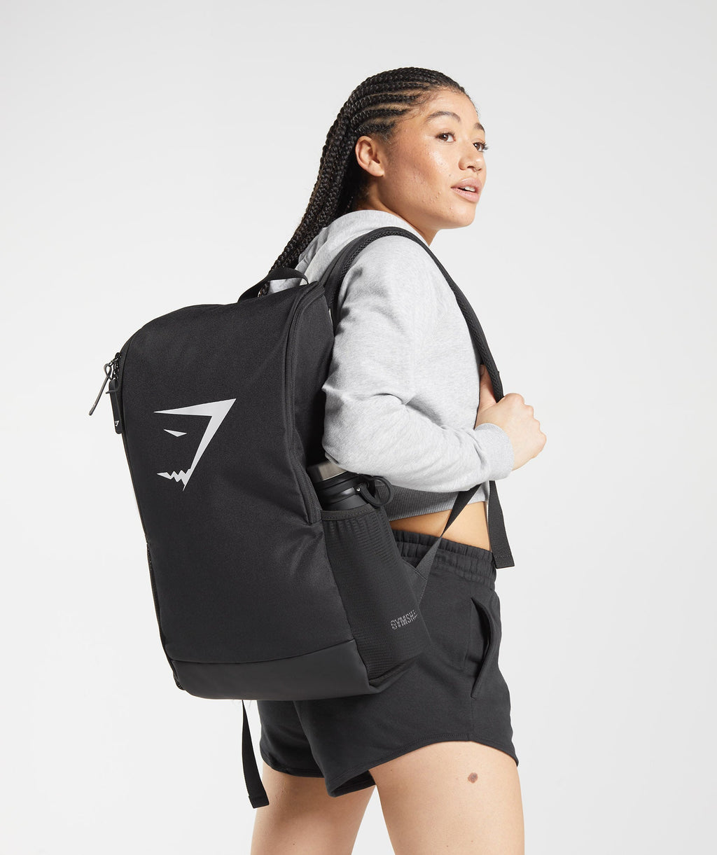 gymshark-sharkhead-backpack-black-aw22