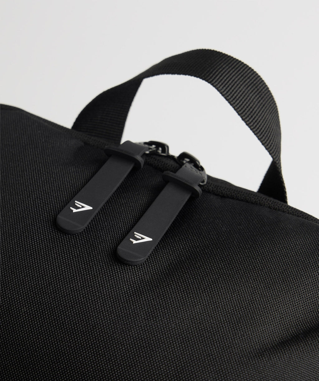 gymshark-sharkhead-backpack-black-aw22