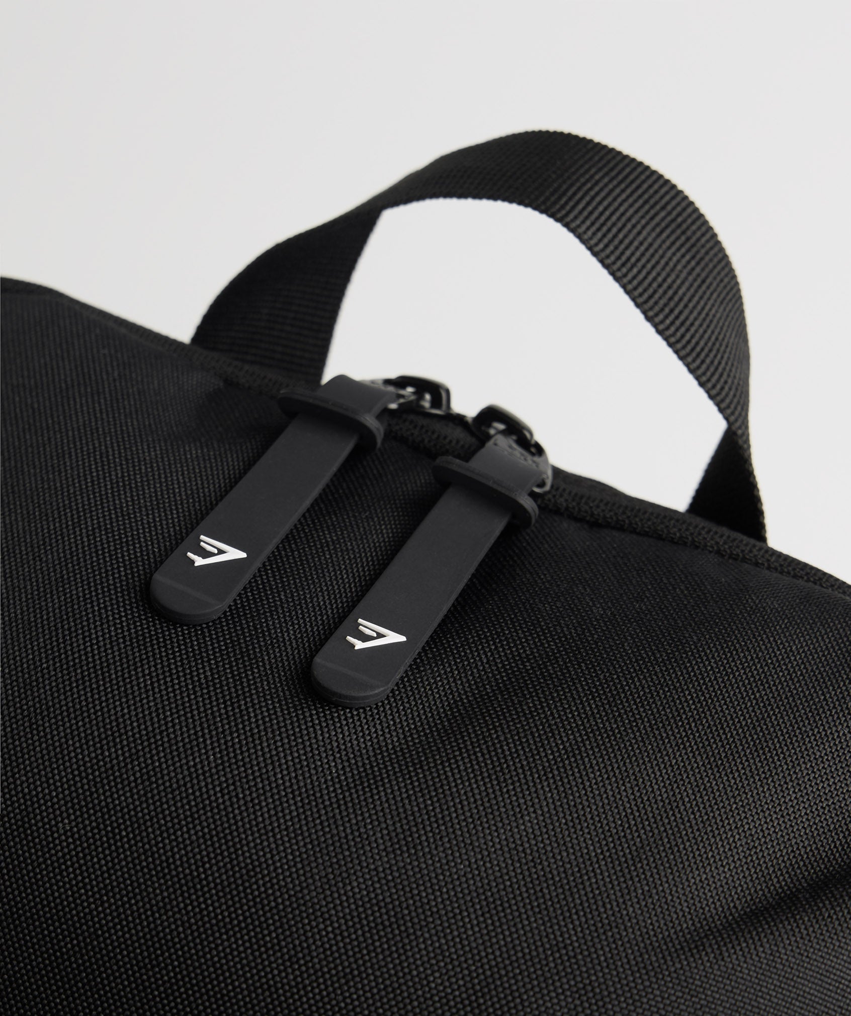 gymshark-sharkhead-backpack-black-aw22