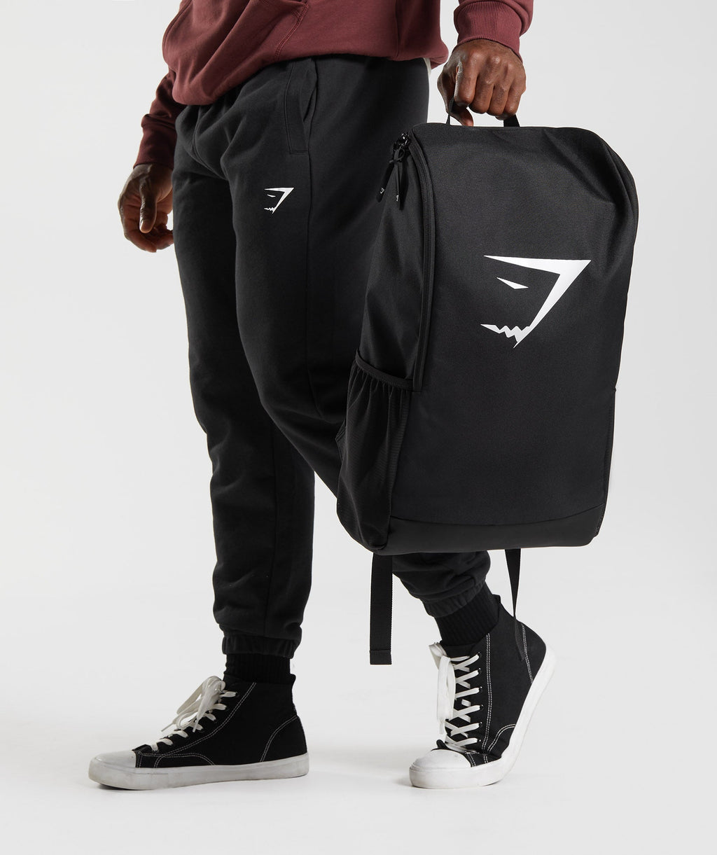 gymshark-sharkhead-backpack-black-aw22