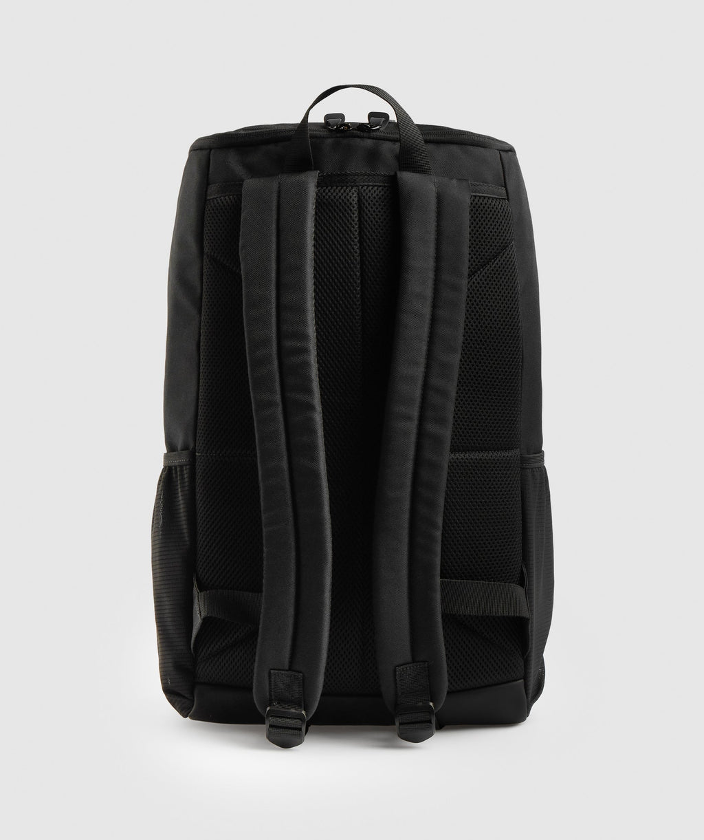 gymshark-sharkhead-backpack-black-aw23