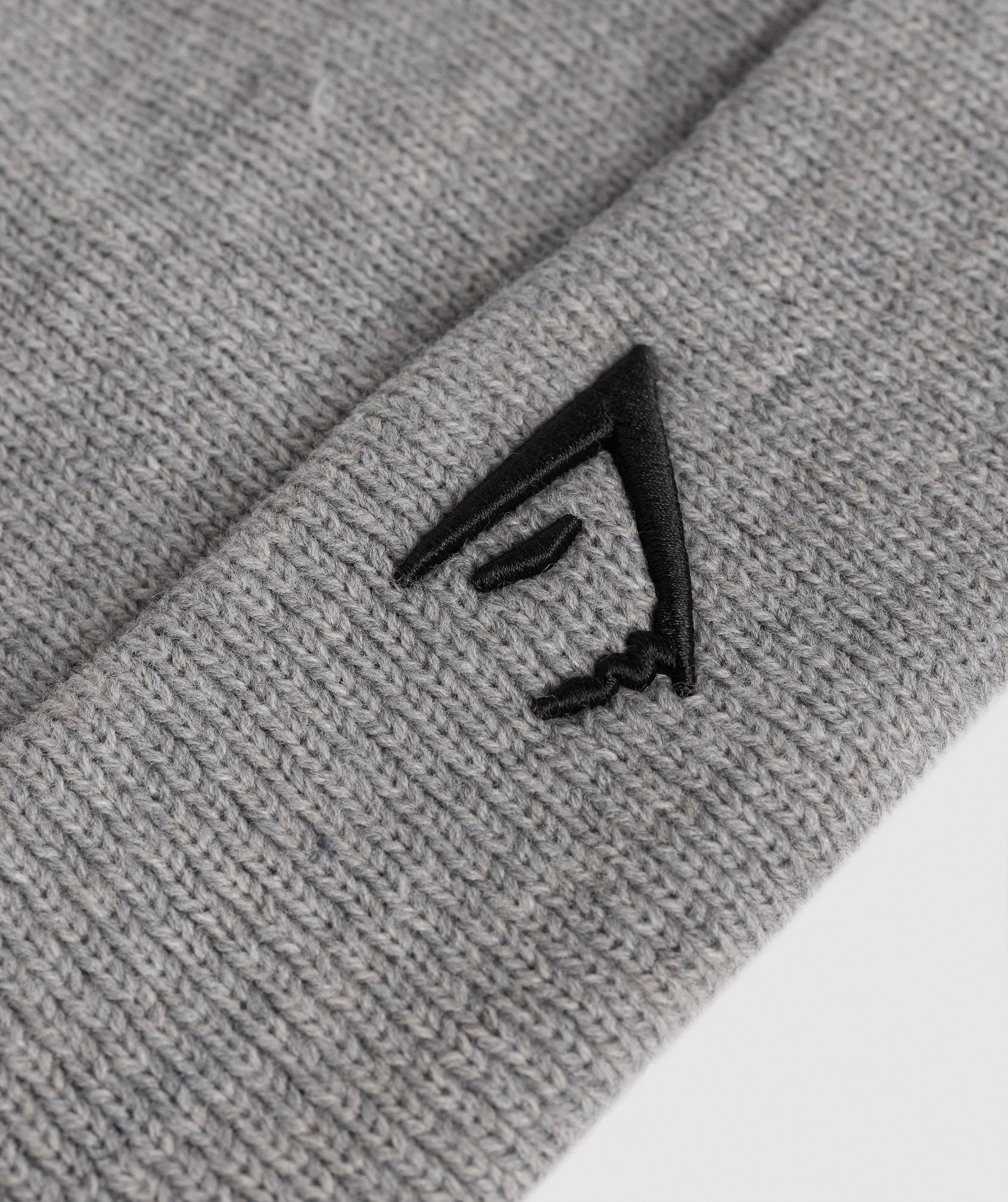 gymshark-sharkhead-beanie-light-grey-core-marl-aw23