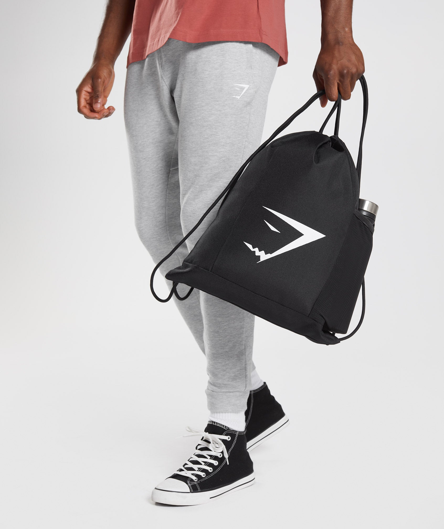gymshark-sharkhead-gymsack-black-aw22