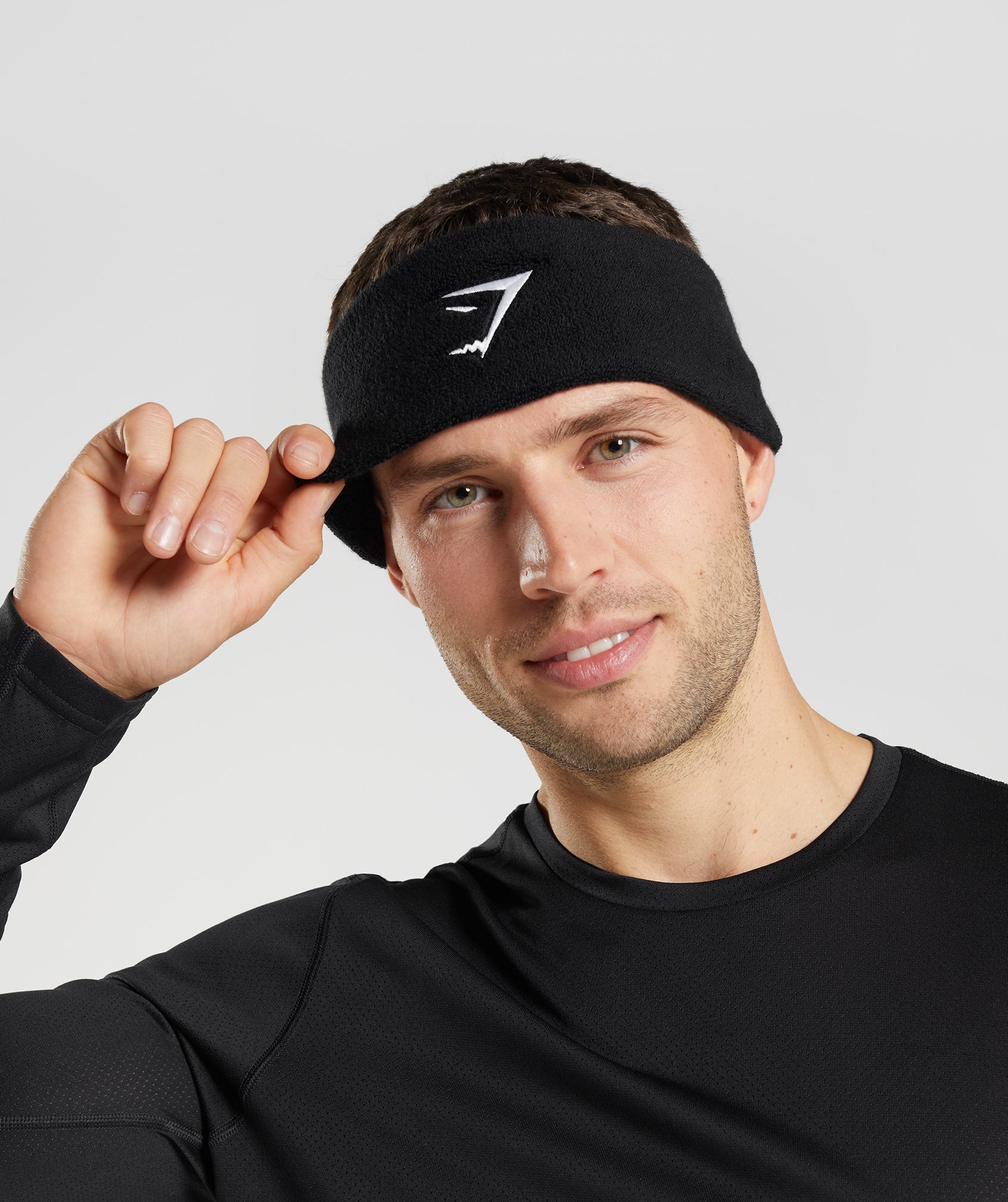 gymshark-sharkhead-headband-black-aw22