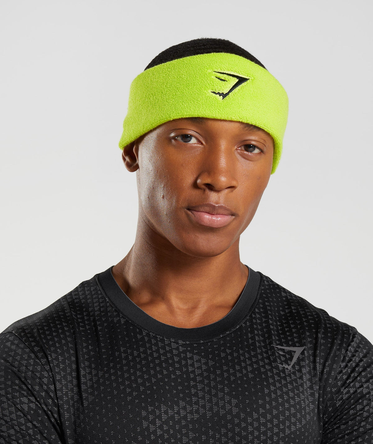 gymshark-sharkhead-headband-reactive-green-aw22
