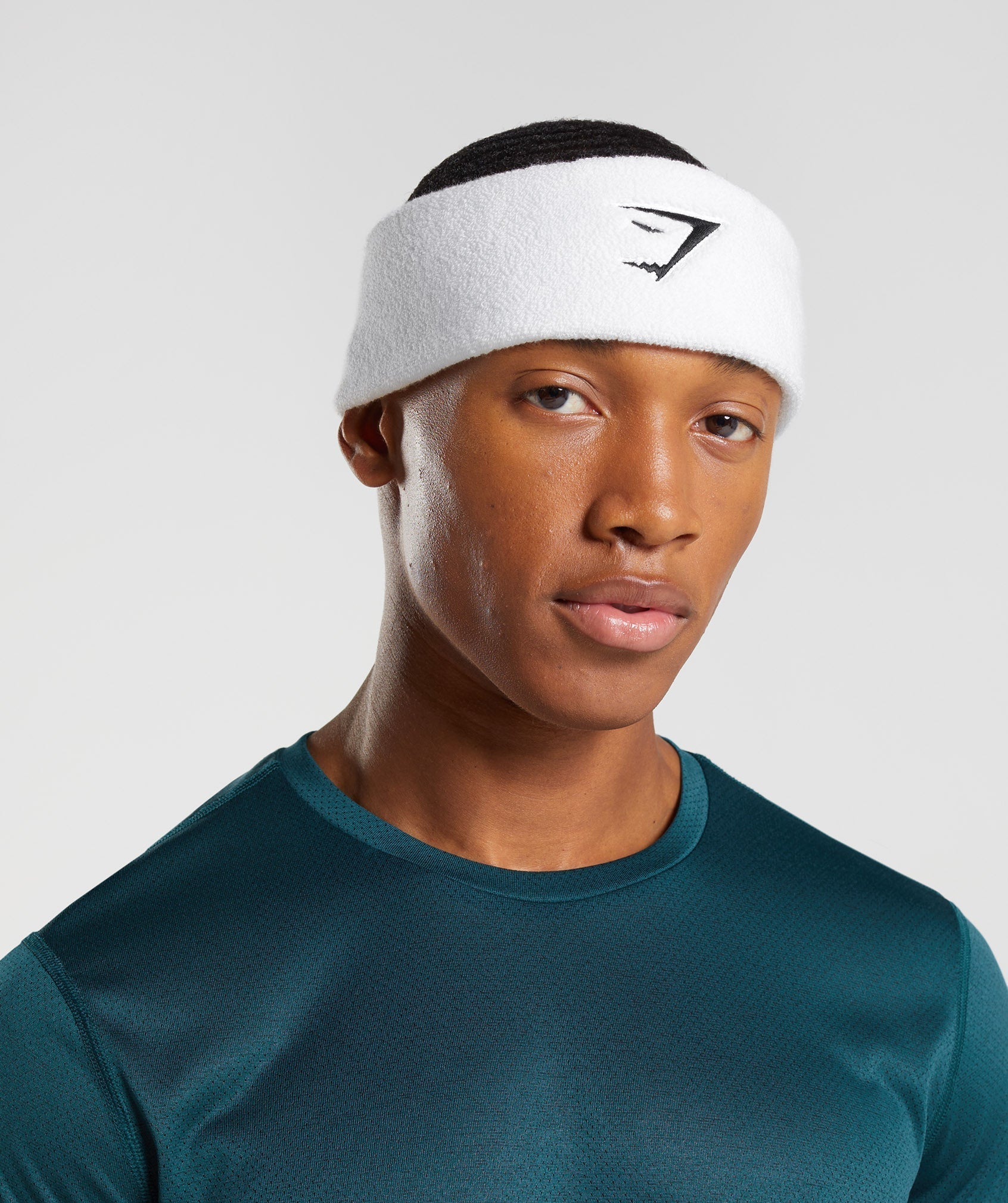 gymshark-sharkhead-headband-white-aw22