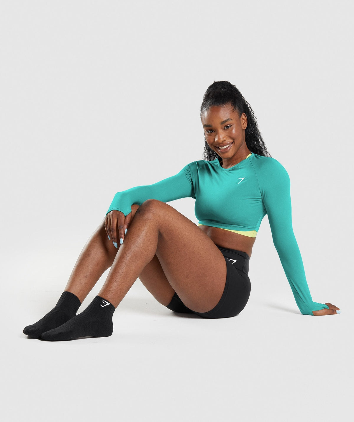 gymshark-sharkhead-embroidered-quarter-socks-black-aw21