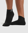 gymshark-sharkhead-embroidered-quarter-socks-black-aw21