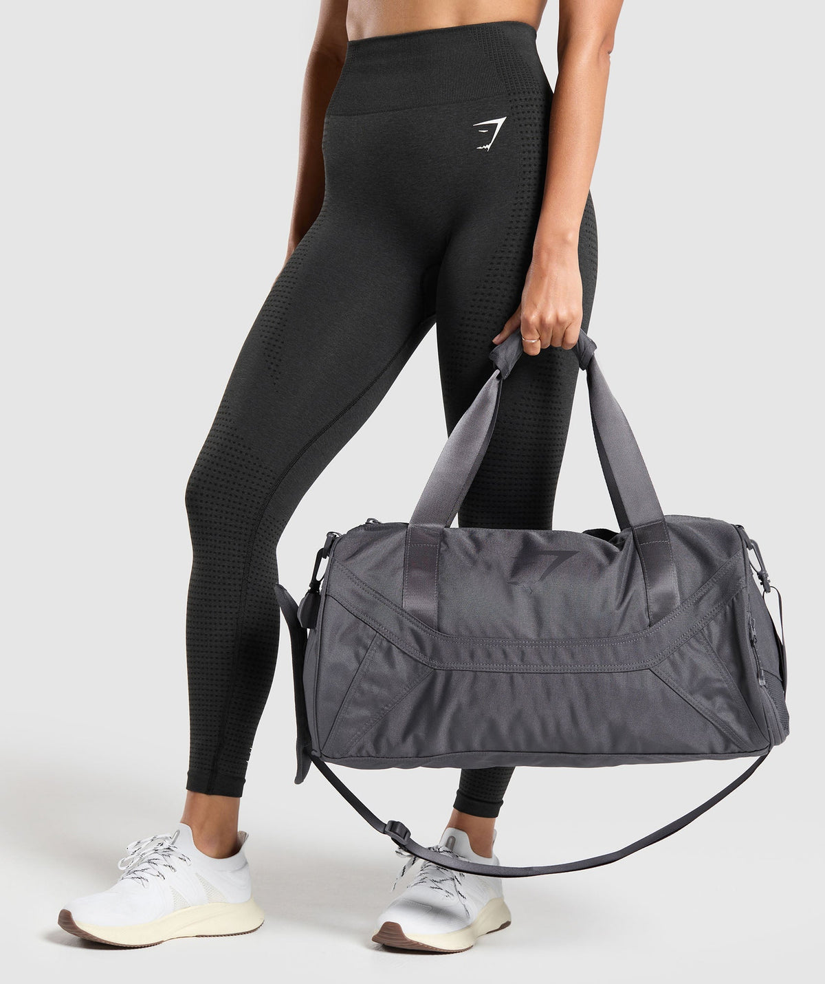 gymshark-sharkhead-holdall-graphite-grey-ss24