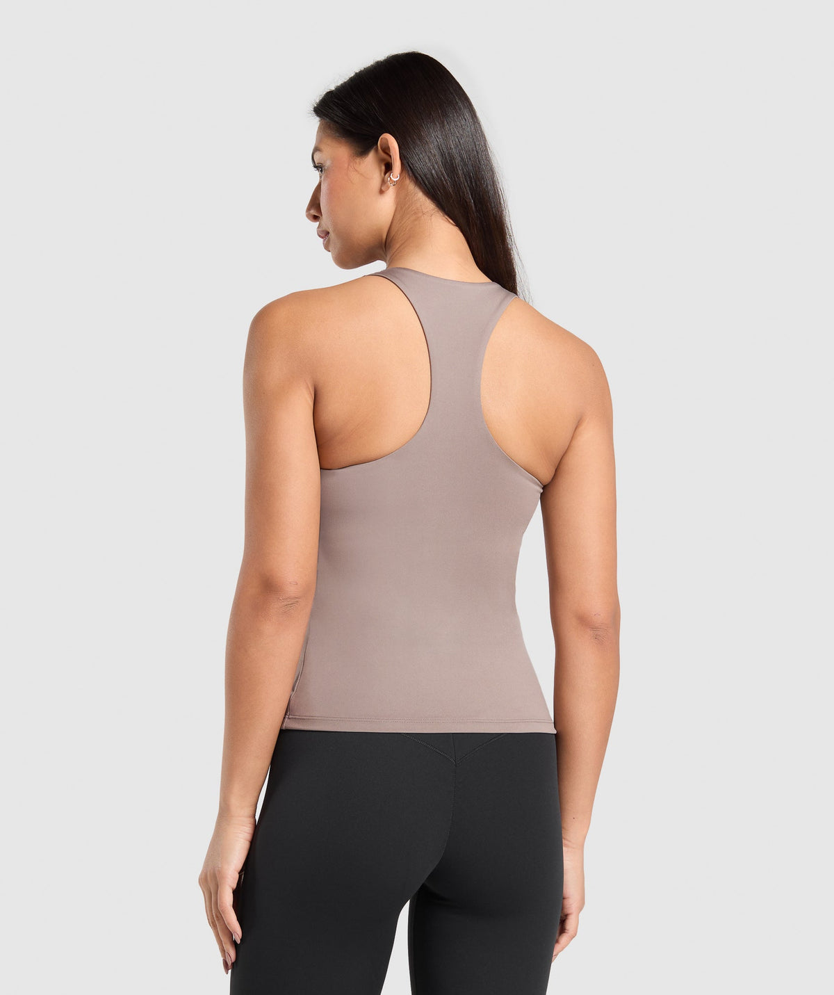 gymshark-everyday-racer-back-tank-with-shelf-lifestyle-brown-ss25
