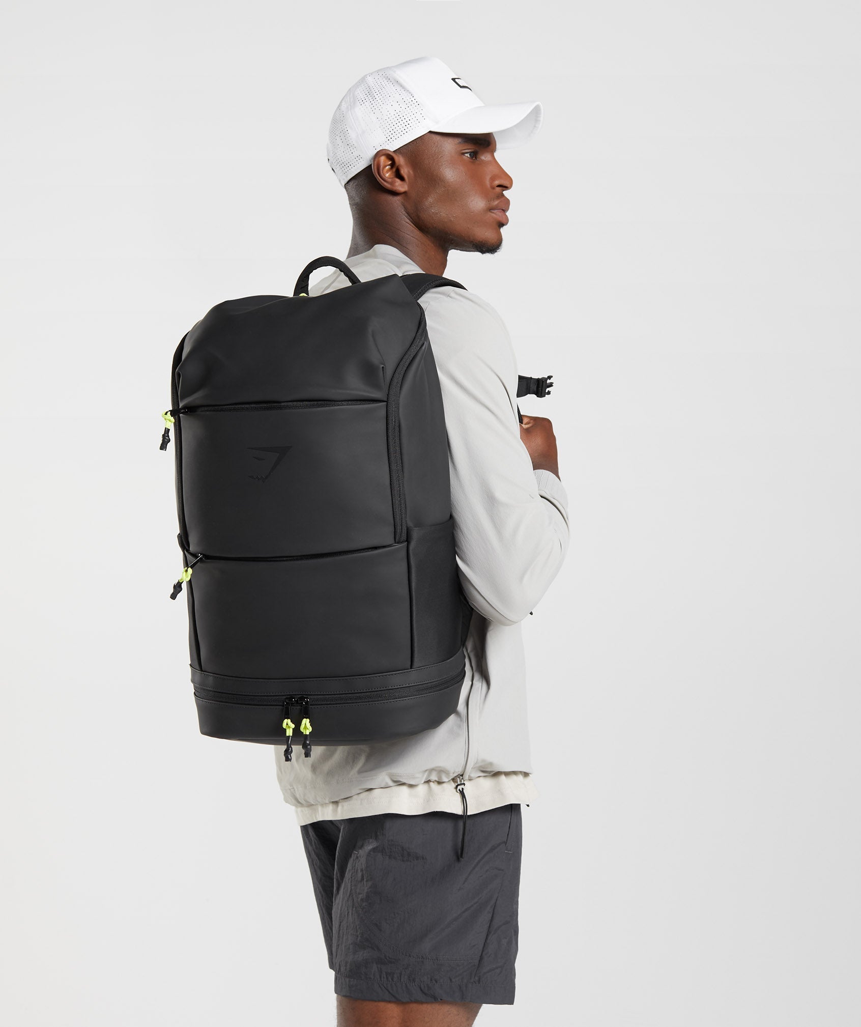 gymshark-sleek-backpack-black-reactive-green-aw22