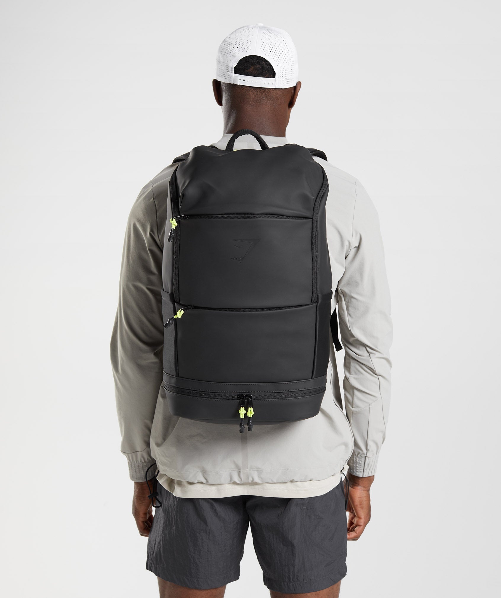 gymshark-sleek-backpack-black-reactive-green-aw22