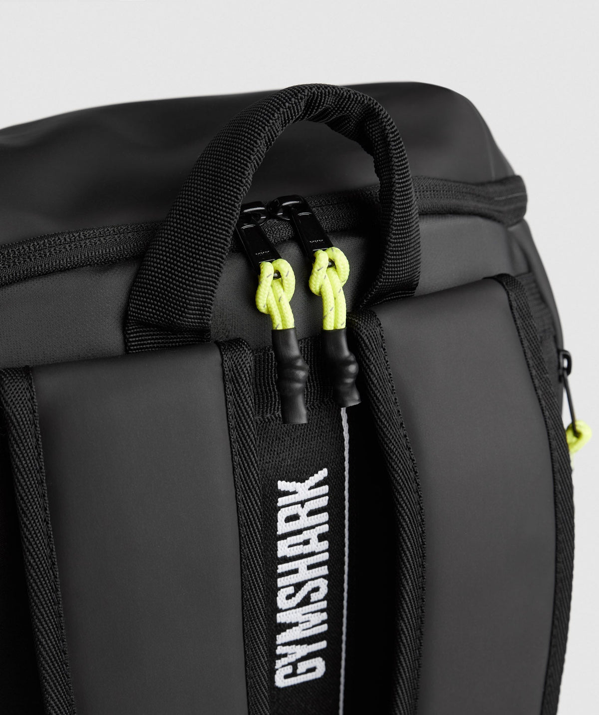 gymshark-sleek-backpack-black-reactive-green-aw22