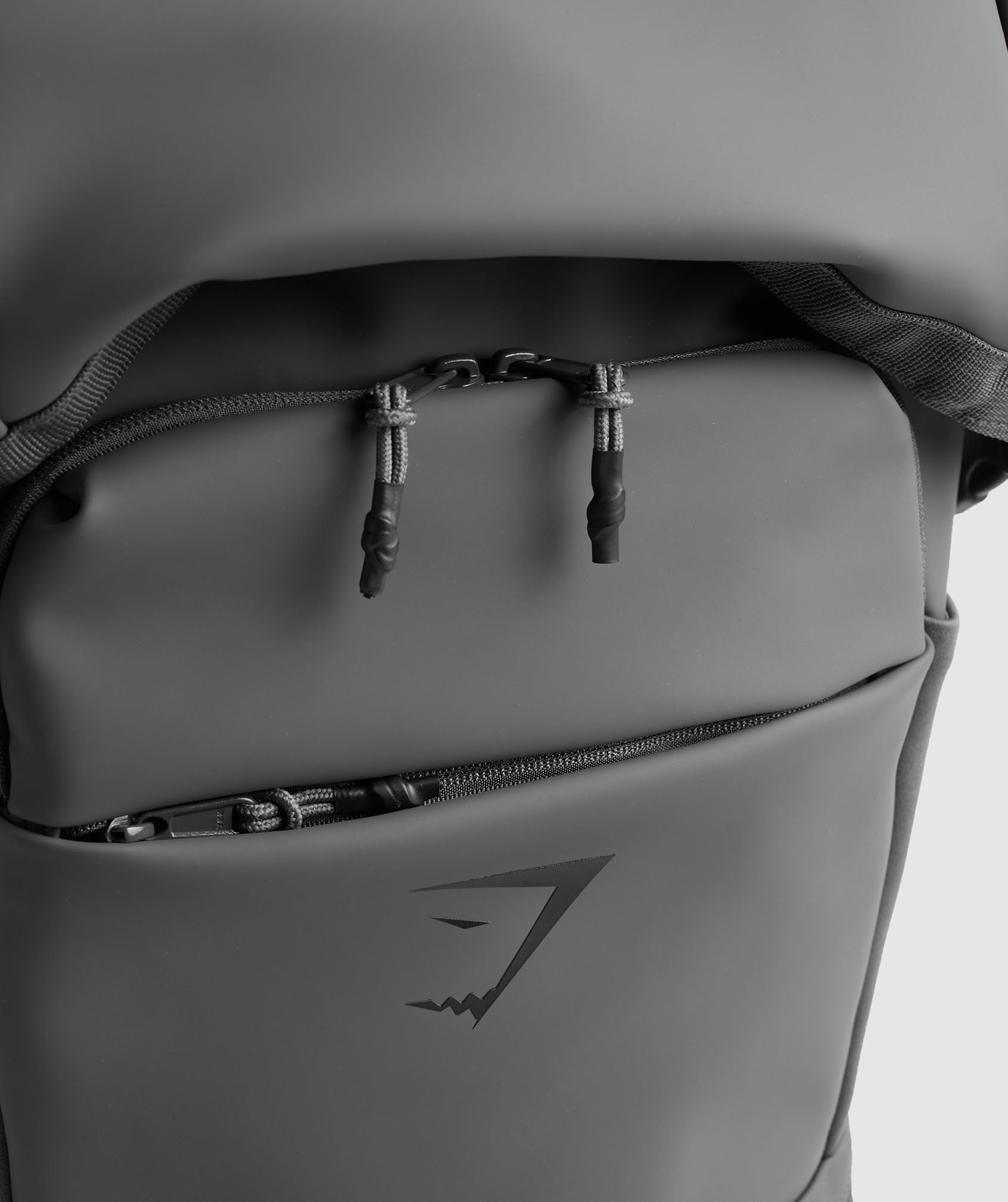 gymshark-sleek-backpack-roll-top-graphite-grey-ss24