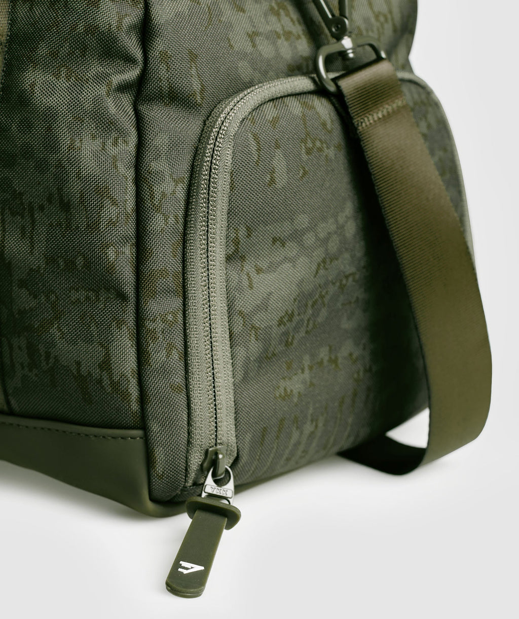 gymshark-small-everyday-print-holdall-winter-olive-aw23