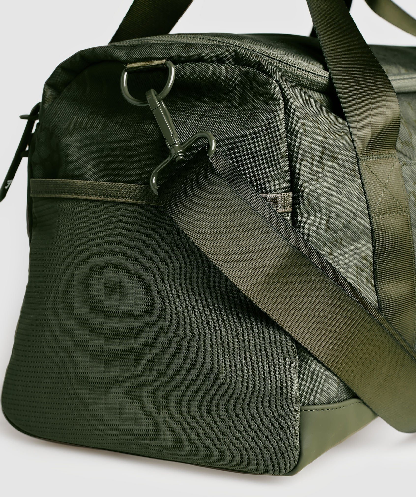 gymshark-small-everyday-print-holdall-winter-olive-aw23