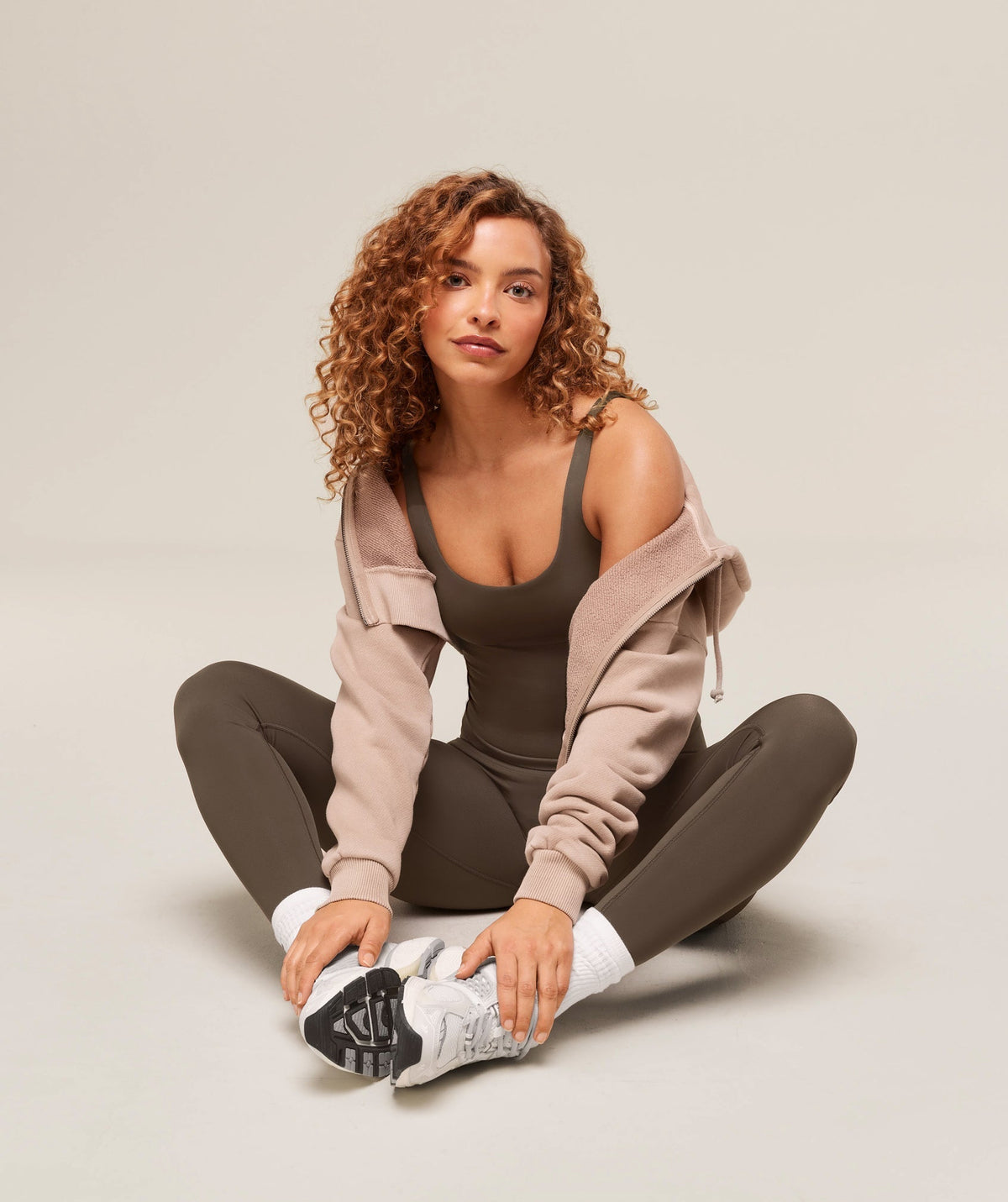 gymshark-soft-sculpt-tank-with-shelf-walnut-brown-ss25