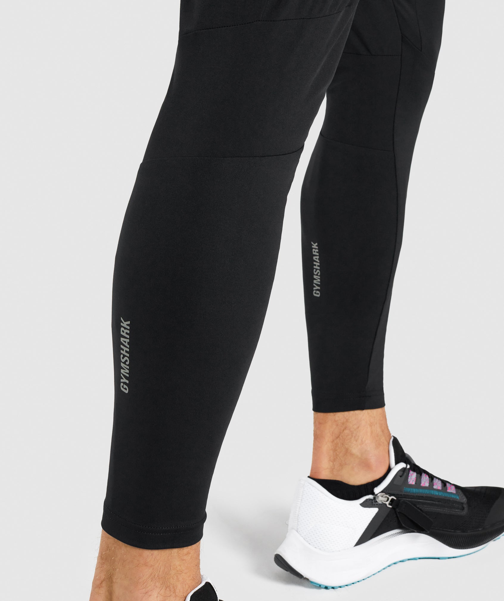 gymshark-speed-joggers-black-reflective-logo