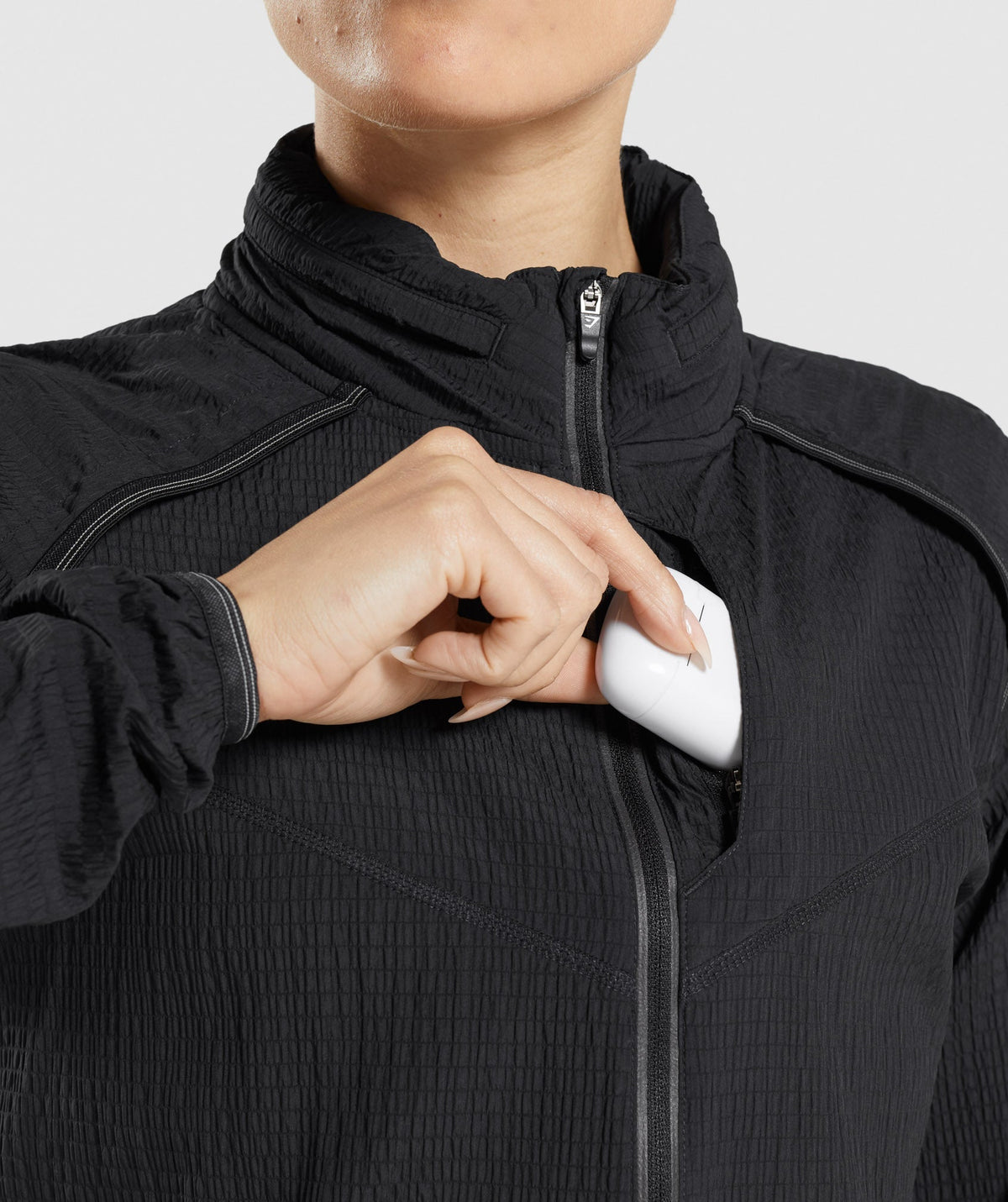 gymshark-speed-windbreaker-black-ss22-1