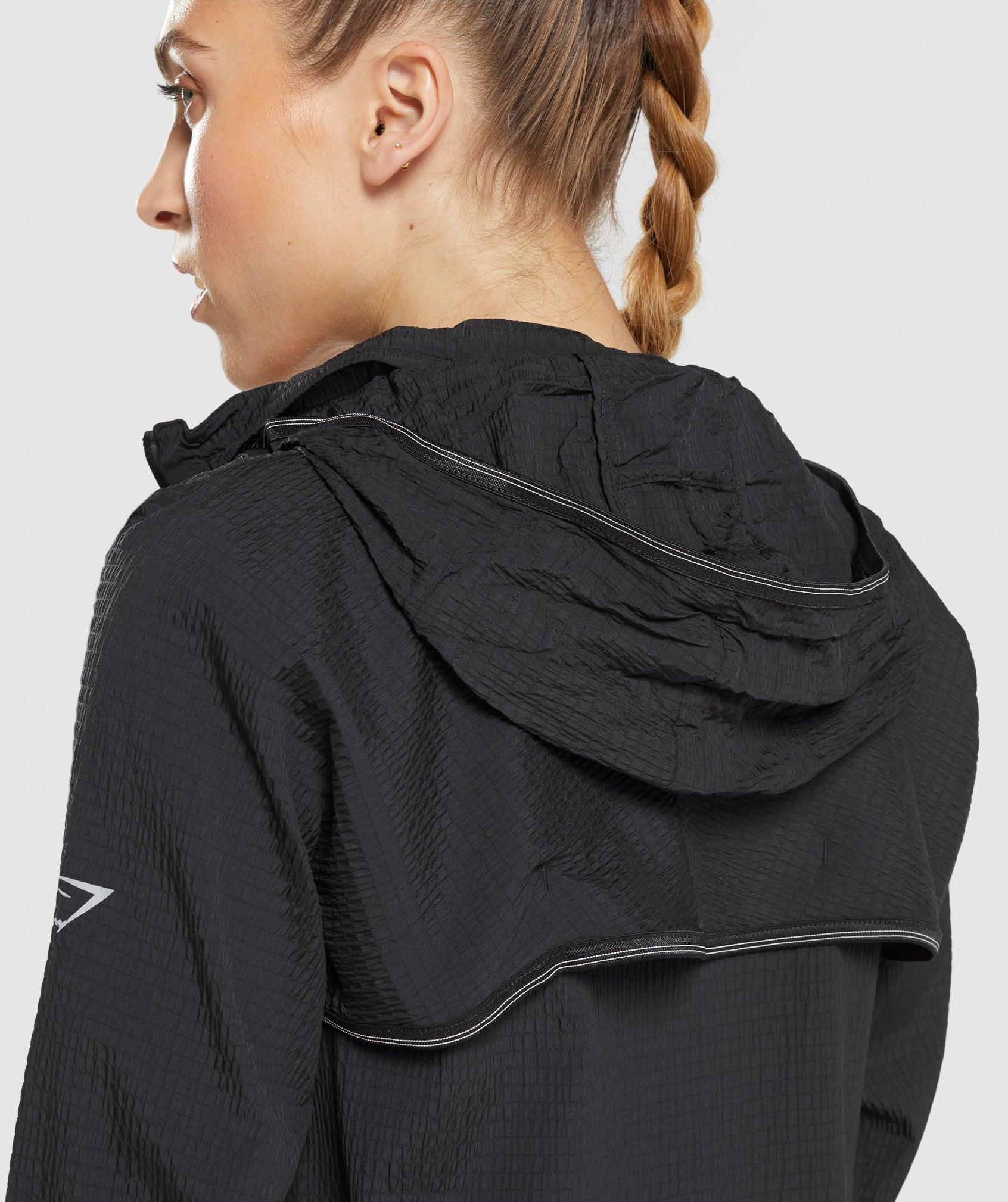 gymshark-speed-windbreaker-black-ss22-1