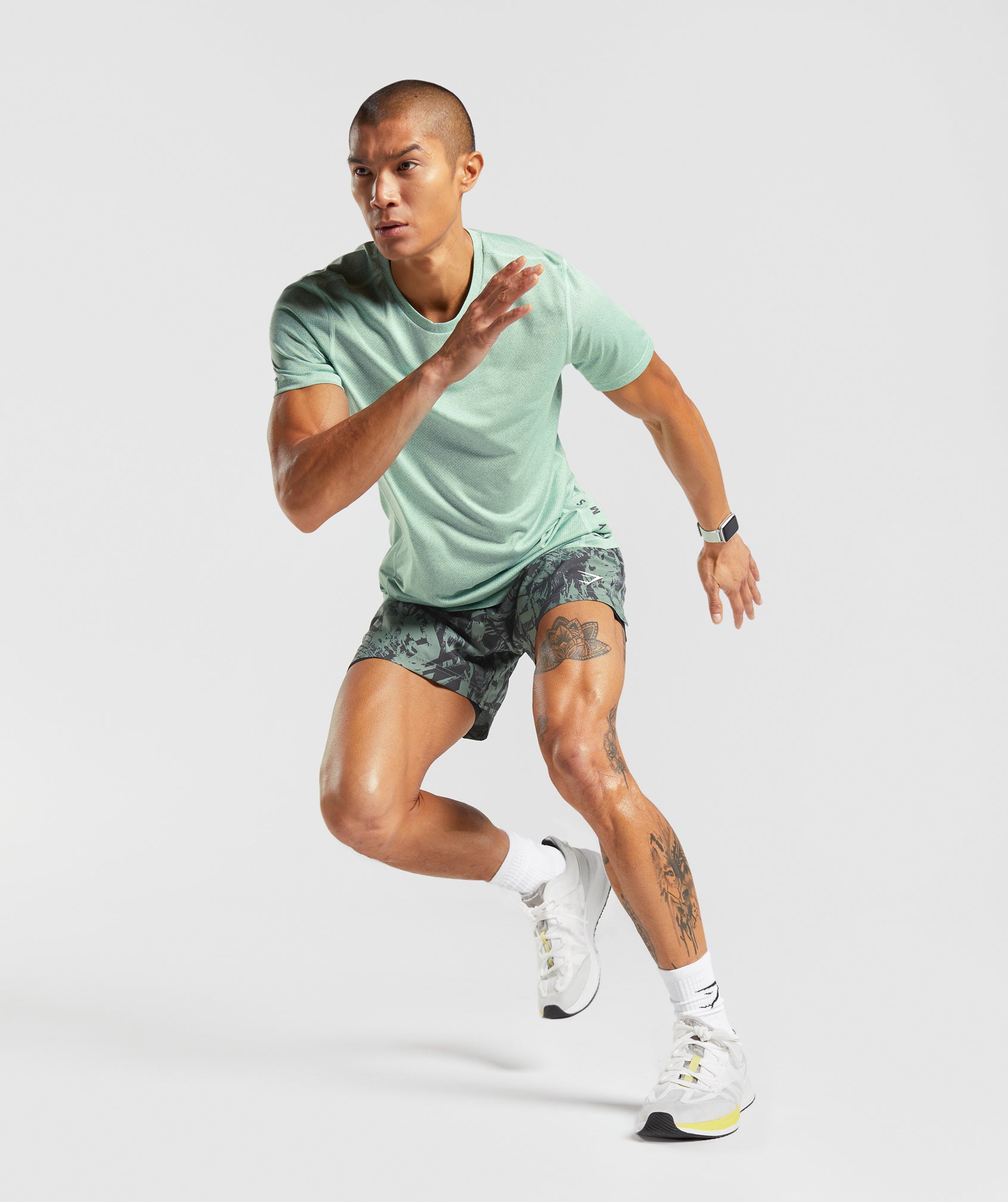 gymshark-sport-5-2-in-1-shorts-willow-green-black-print-ss23