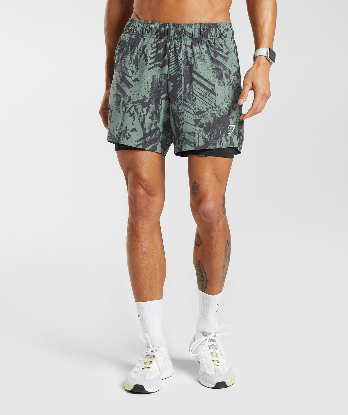 gymshark-sport-5-2-in-1-shorts-willow-green-black-print-ss23